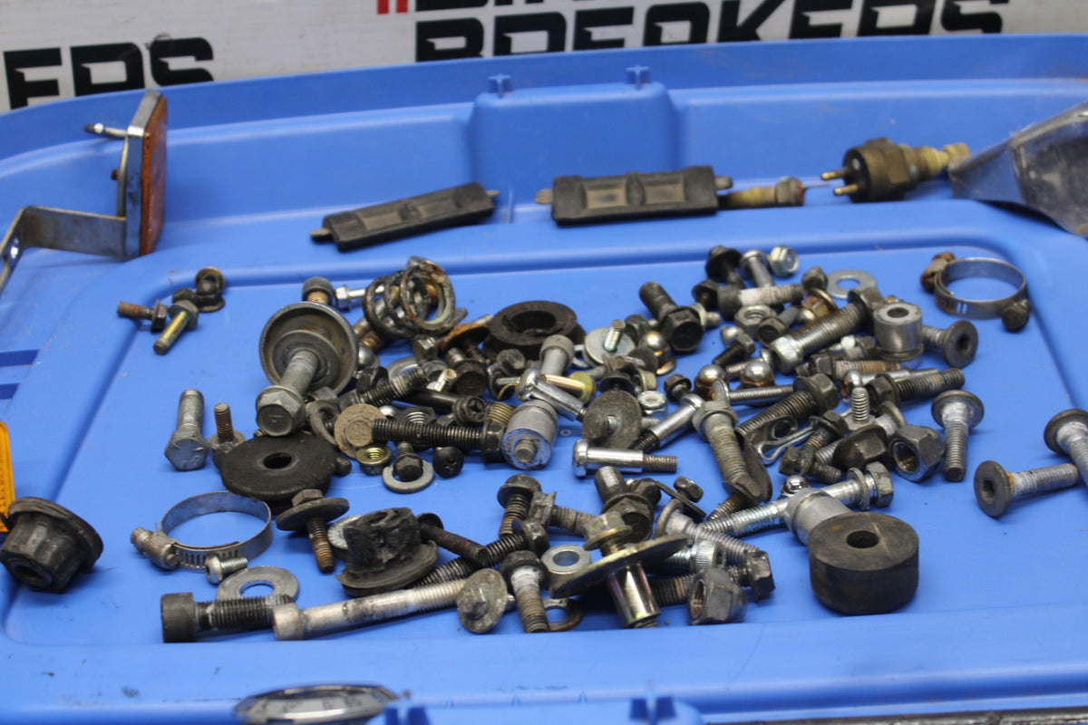 97 KAWASAKI VULCAN 1500 VN1500D CLASSIC MOUNTING BOLTS HARDWARE BB936