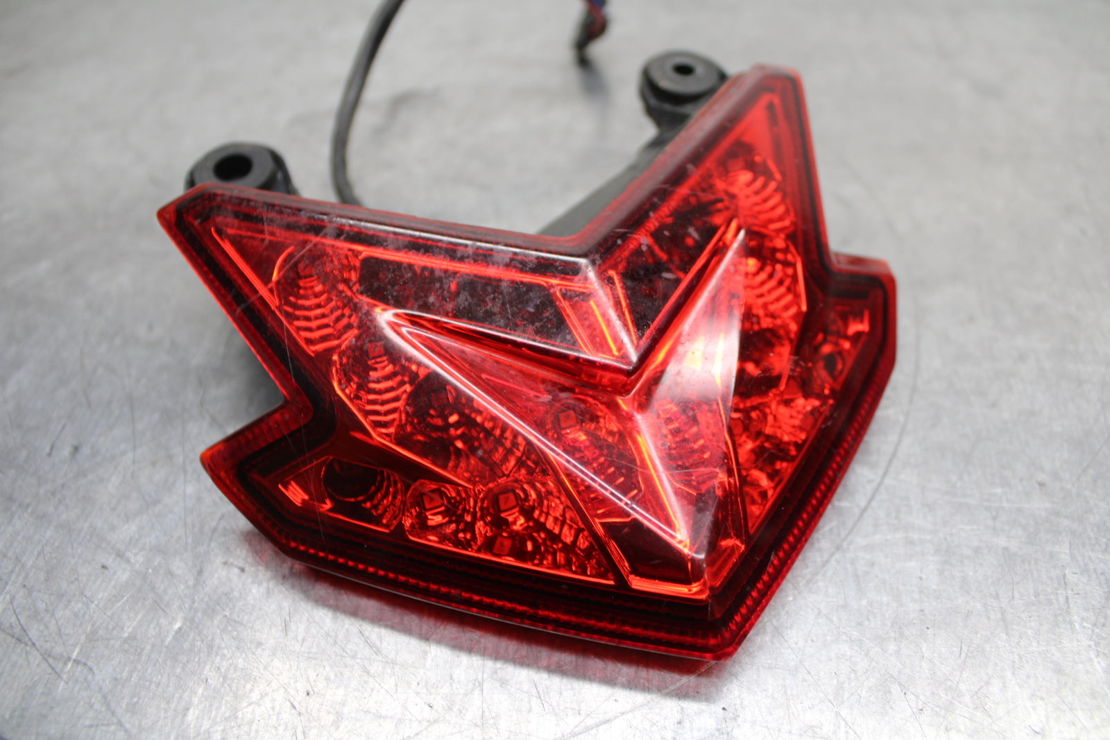 13-17 KAWASAKI NINJA ZX6R ZX636E REAR TAIL TAILLIGHT BACK BRAKE LIGHT BB735