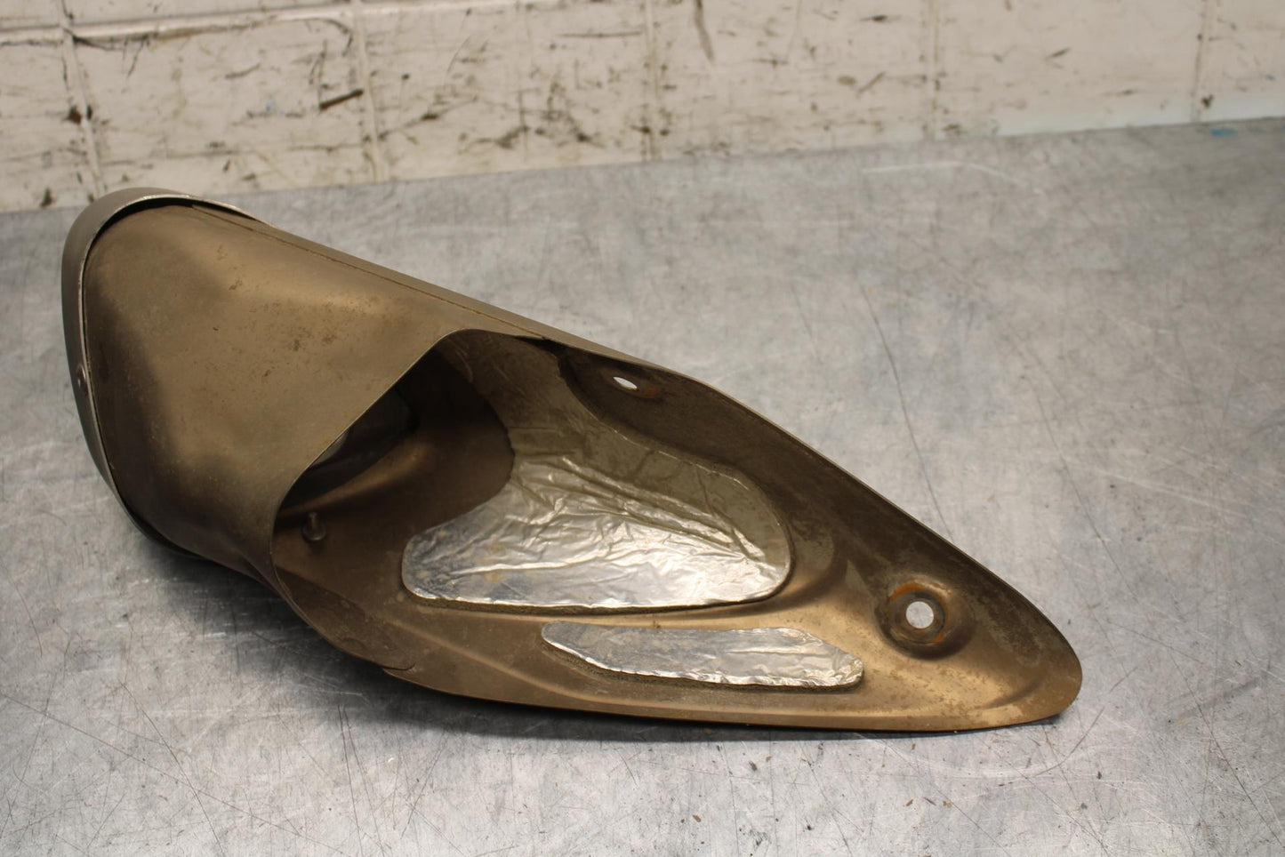 2015 Yamaha FZ09 REAR BACK MUFFLER EXHAUST PIPE COVER HEAT SHIELD GUARD BB69