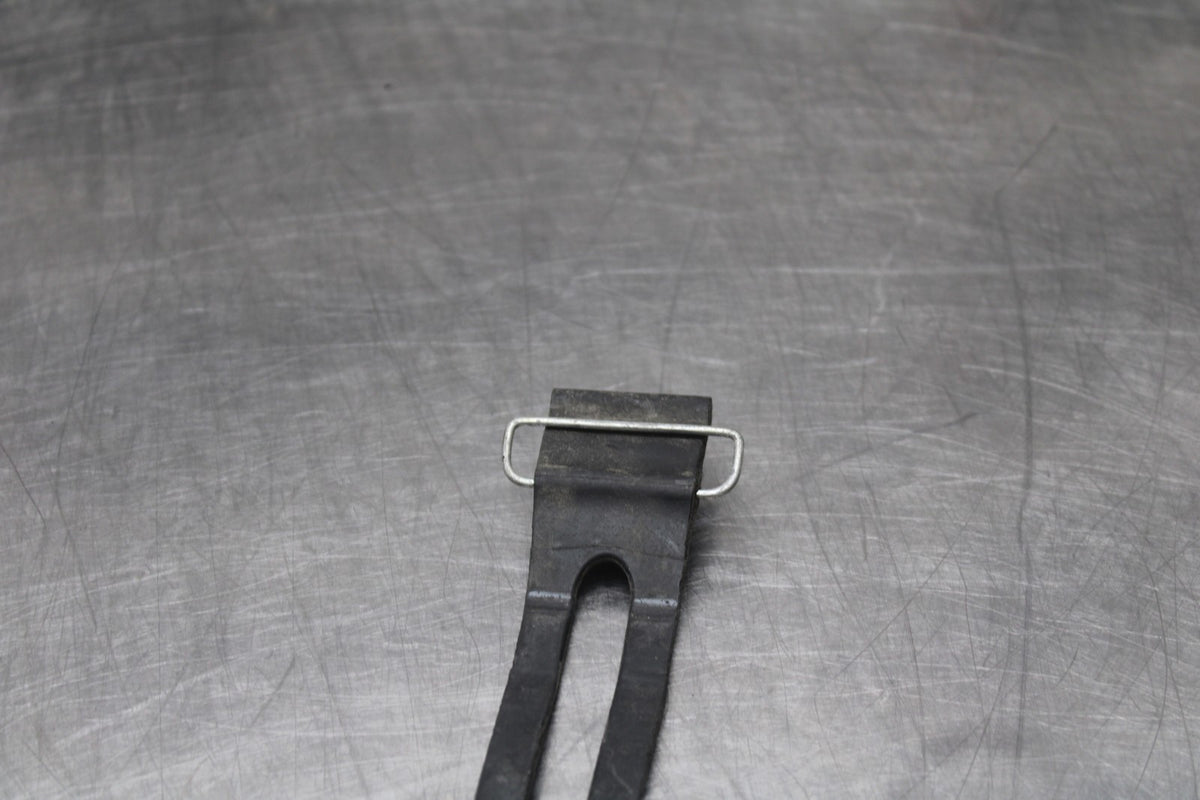 08 KAWASAKI NINJA ZX10R BATTERY HOLD DOWN CLAMP STRAP BB902