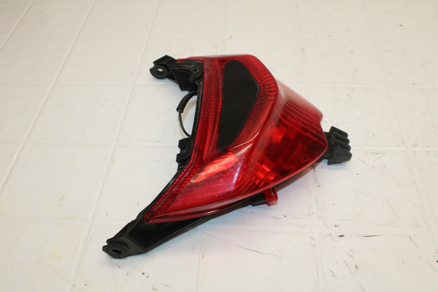06-07 SUZUKI BANDIT 1200S ABS REAR TAIL TAILLIGHT BACK BRAKE LIGHT BB25