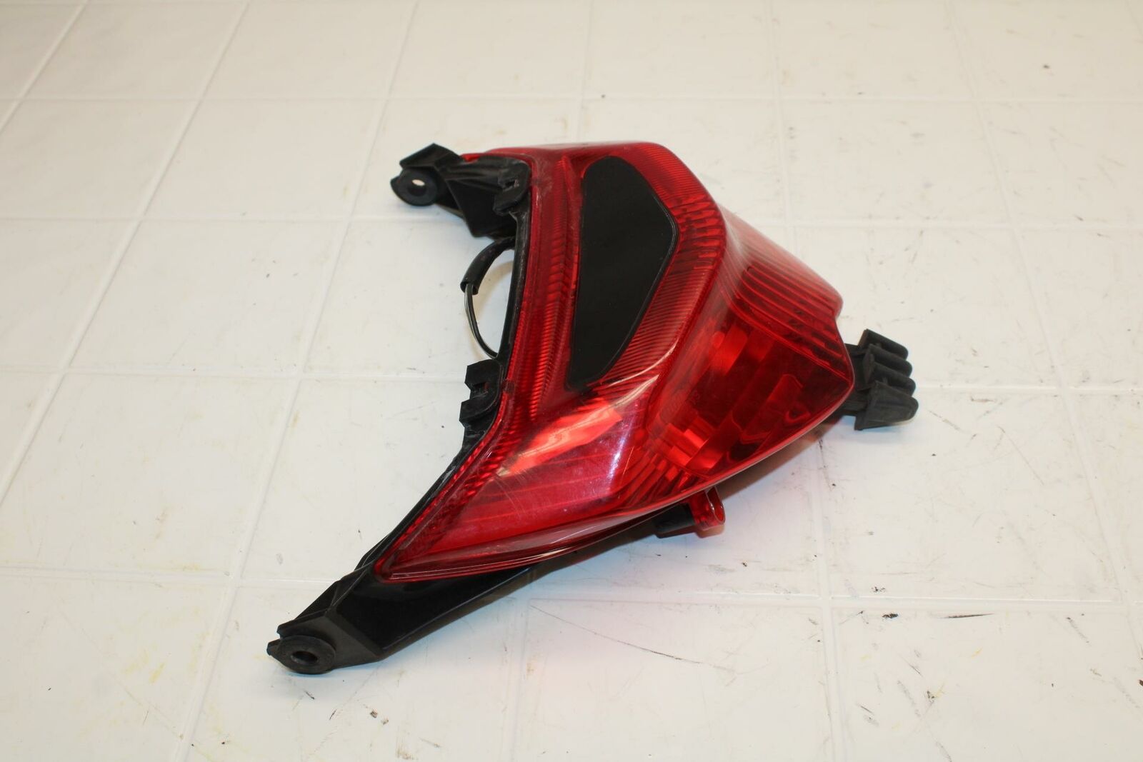 06-07 SUZUKI BANDIT 1200S ABS REAR TAIL TAILLIGHT BACK BRAKE LIGHT BB25