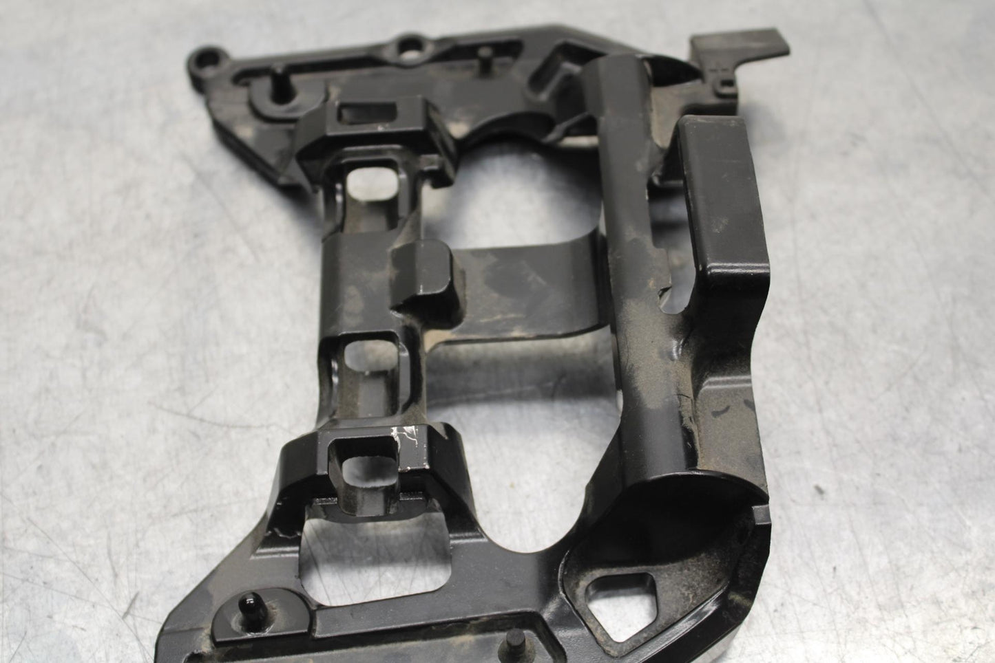 20-21 YAMAHA XSR900 GAS TANK FUEL CELL PETROL RESERVOIR BRACKET  BB599