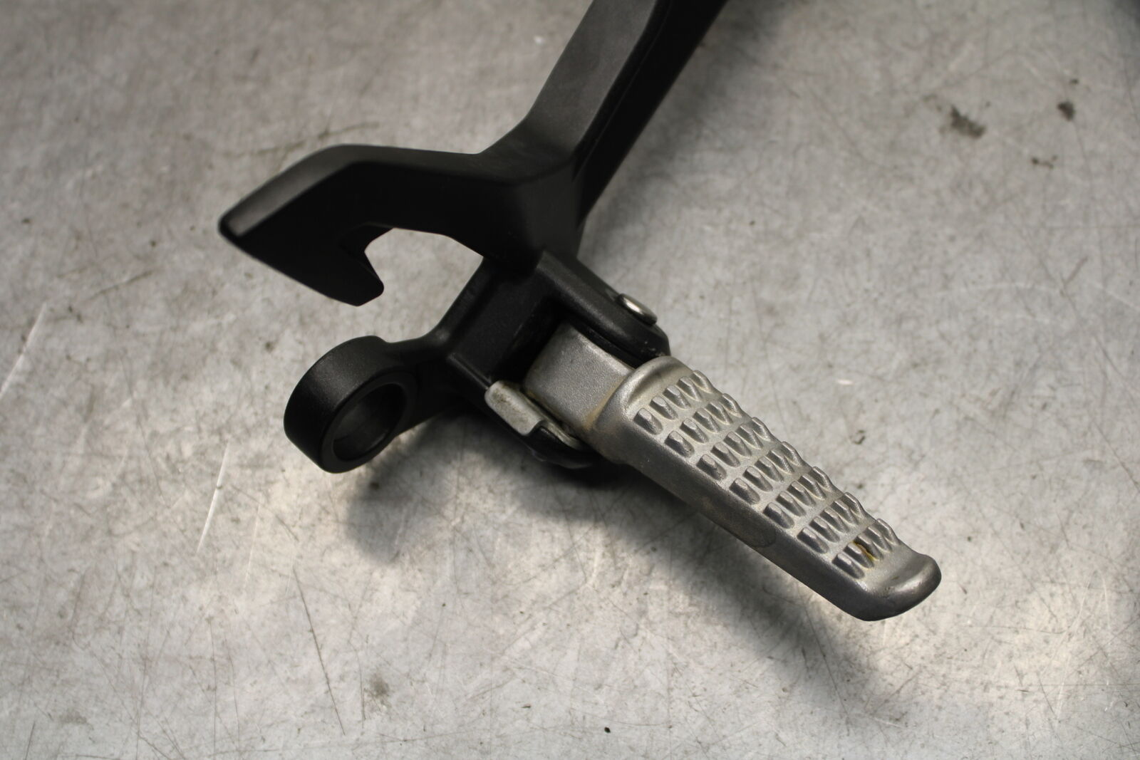 18-23 KAWASAKI NINJA 400 REAR BACK PASSENGER PEG SET PAIR  BB660