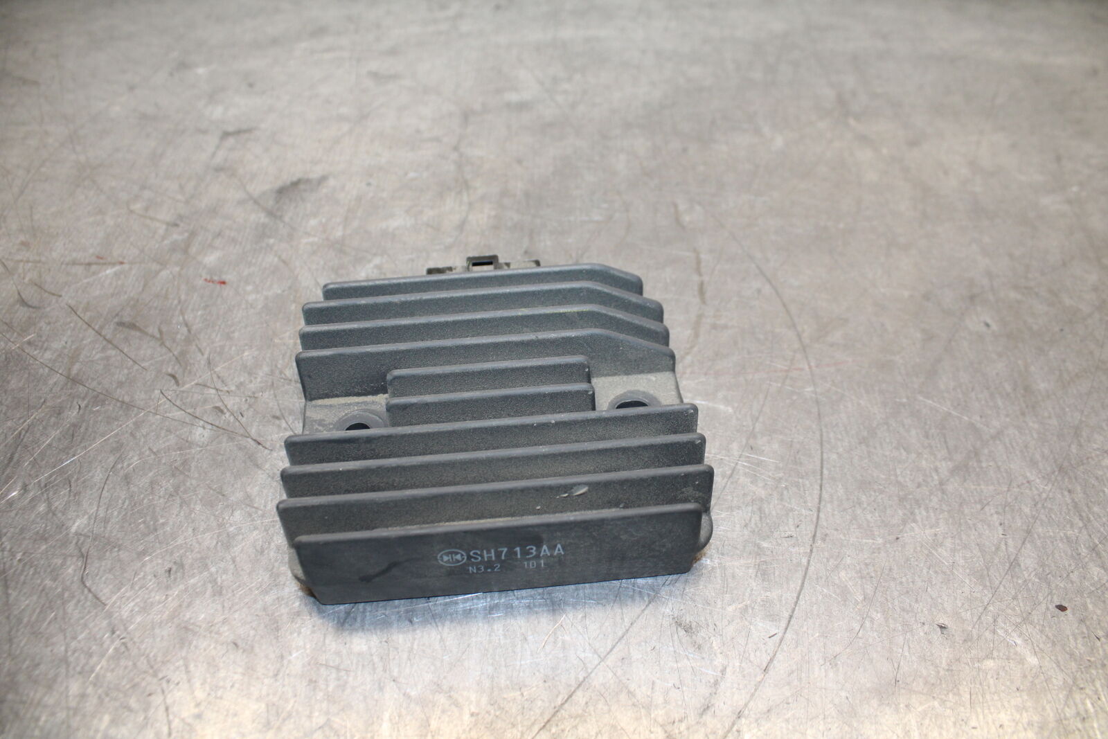 19-24 YAMAHA R3 RECTIFIER VOLTAGE REGULATOR BB736