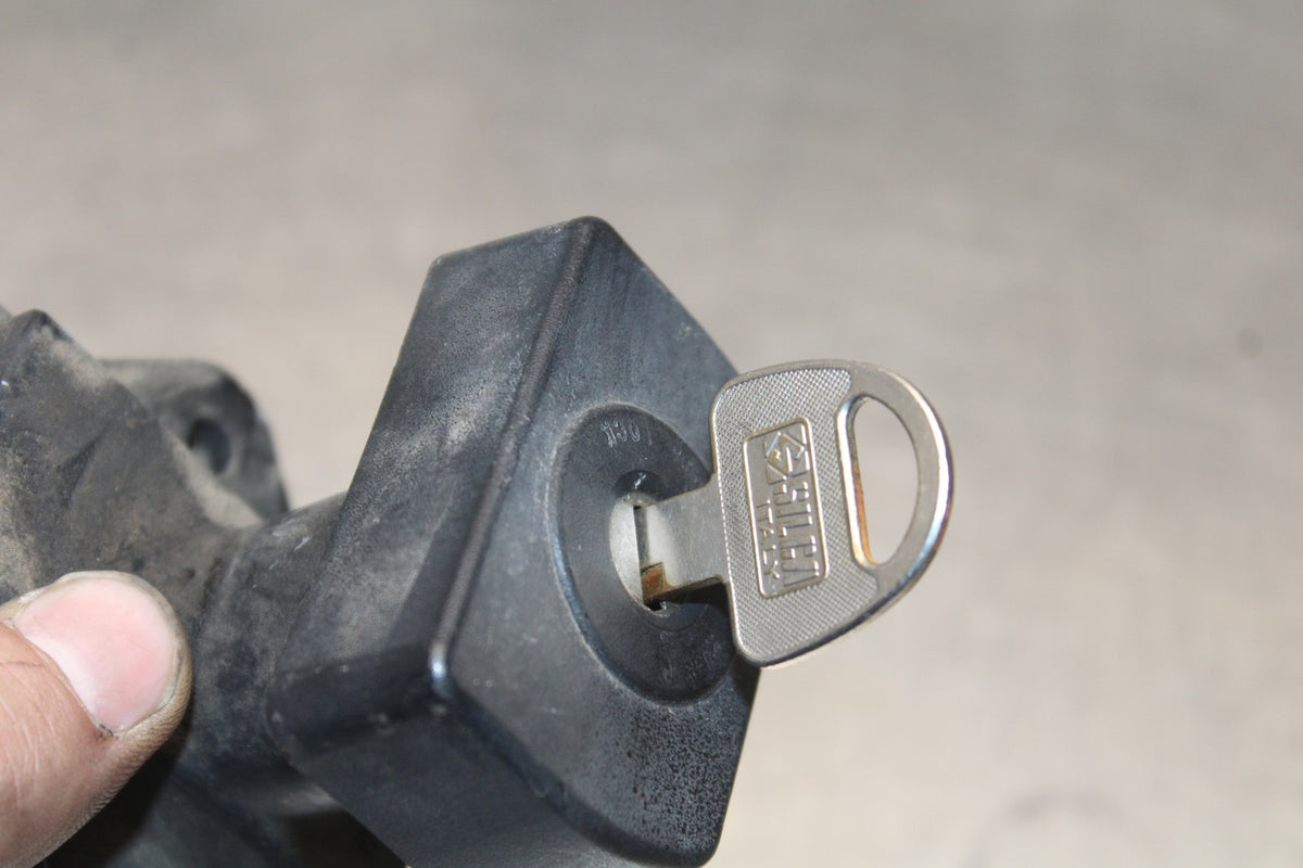 78-79 SUZUKI GS1000 IGNITION LOCK KEY SET W/ GAS CAP BB787