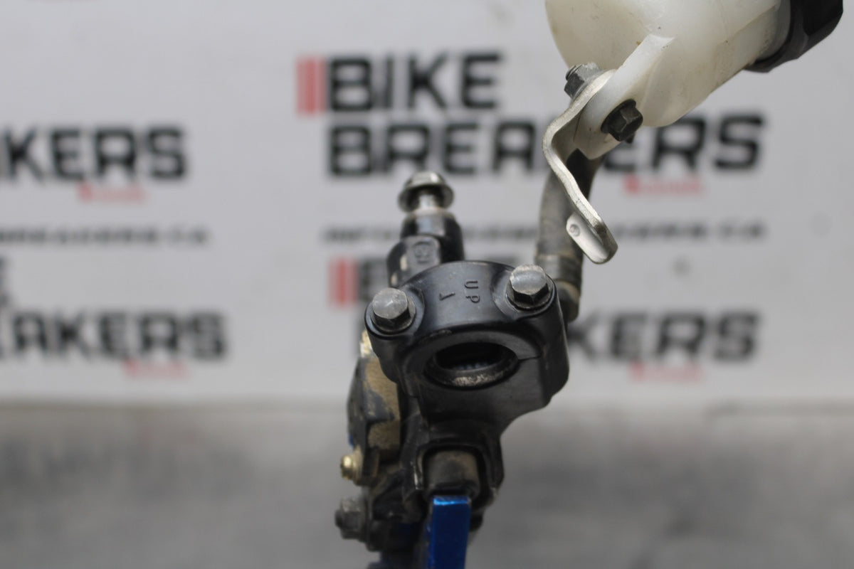 01-03 SUZUKI GSXR600 FRONT BRAKE MASTER CYLINDER w/ LEVER BB841