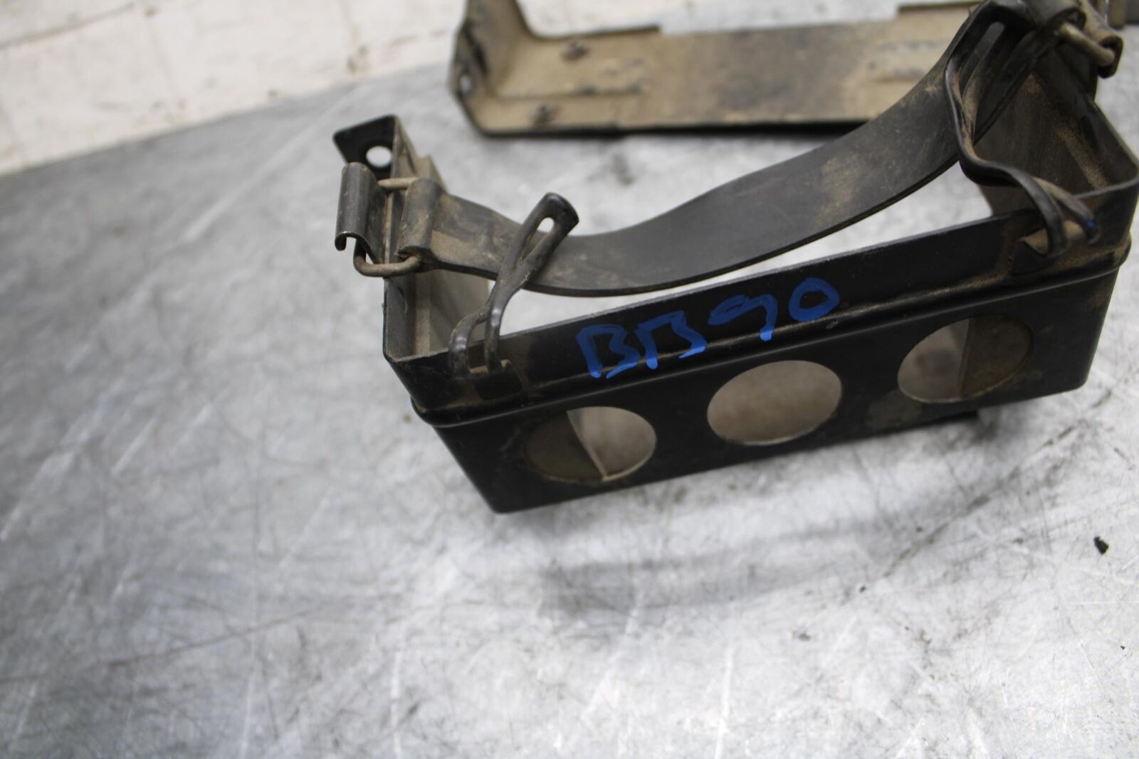 1993 Suzuki GSXR1100W BATTERY BOX TRAY STRAP BB46