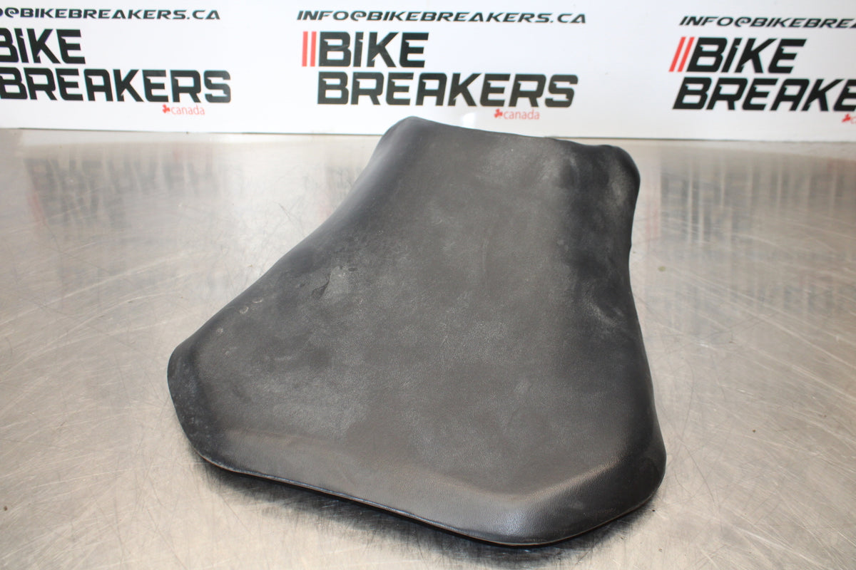 05-06 HONDA CBR600RR FRONT DRIVERS SEAT PAD SADDLE PILLION BB159