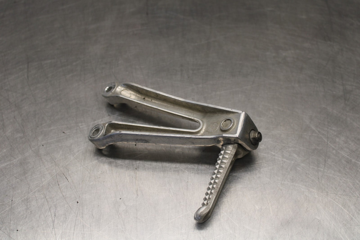 03 YAMAHA YZF R1 LEFT REAR BACK PASSENGER PEG BB895