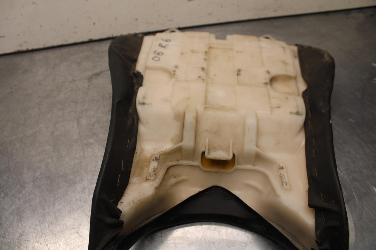 06 YAMAHA YZF R6 FRONT DRIVERS SEAT PAD SADDLE PILLION 2C0-24710-00-00 BB622