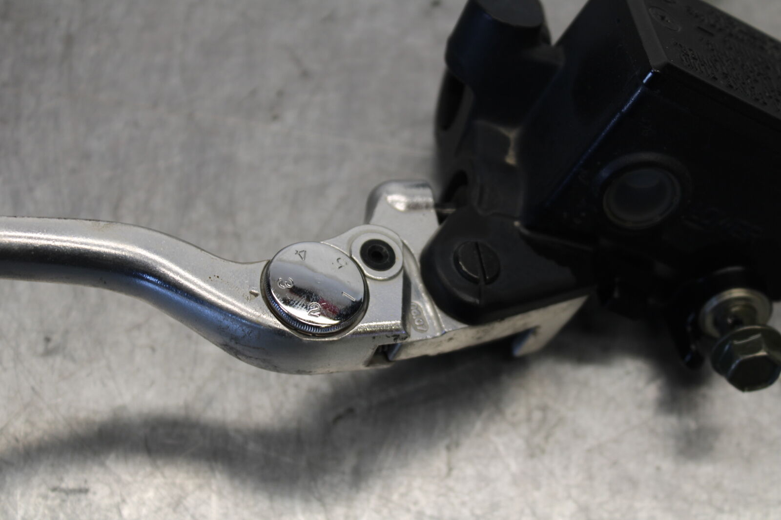 07-09 YAMAHA FZ6 FRONT BRAKE MASTER CYLINDER w/ LEVER BB713