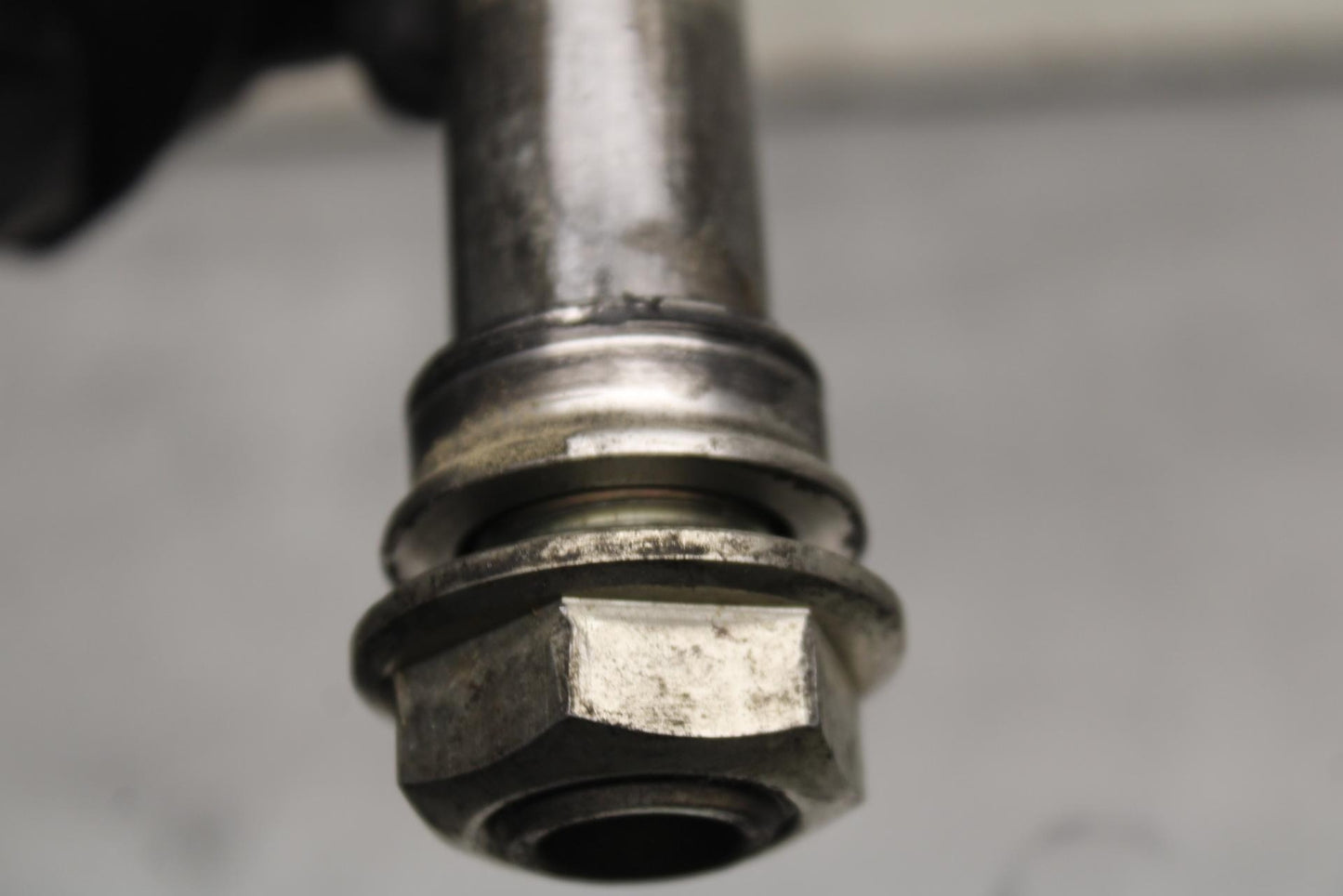 11-23 SUZUKI GSXR 750 FRONT WHEEL RIM AXLE PIVOT BOLT BB630