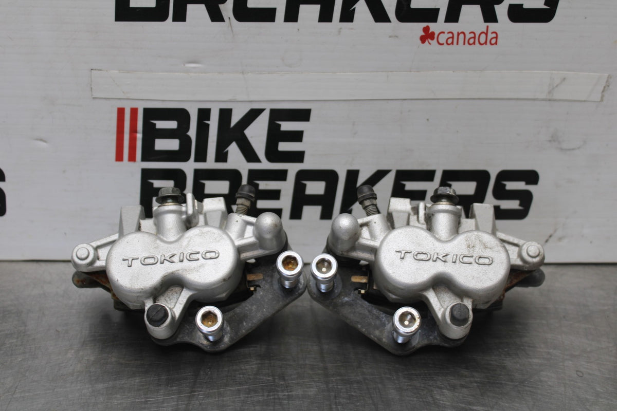 05-09 SUZUKI BOULEVARD C90 RIGHT LEFT FRONT BRAKE CALIPER SET PAIR BB918