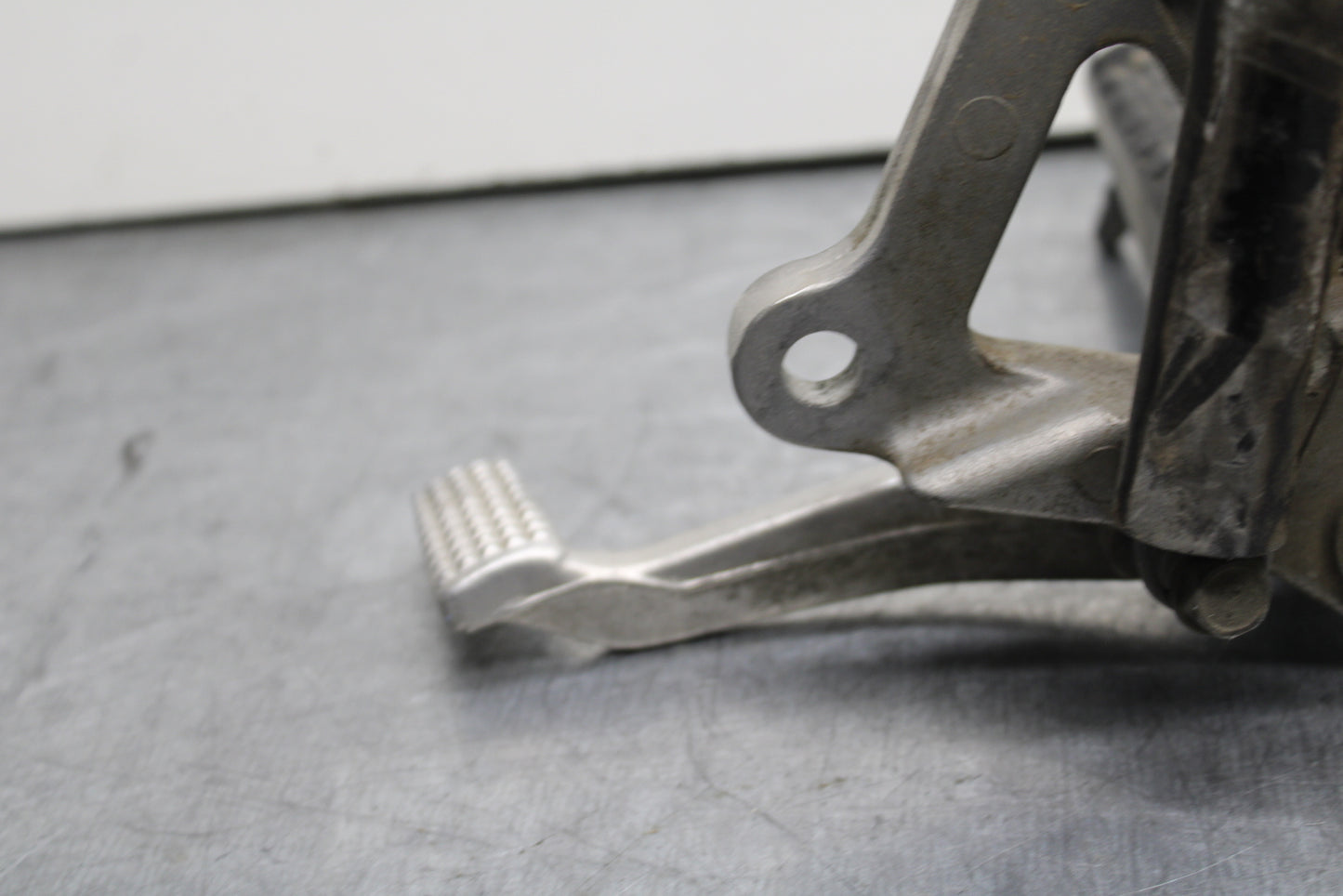 93-94 KAWASAKI NINJA ZX7R RIGHT REARSET REAR SET DRIVER FOOT PEG REST STOP BB124