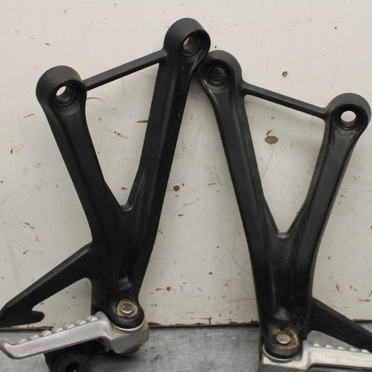 23-24 KAWASAKI NINJA ZX4R FRONT FOOT RESTS PEGS STEPS SET PAIR BB638