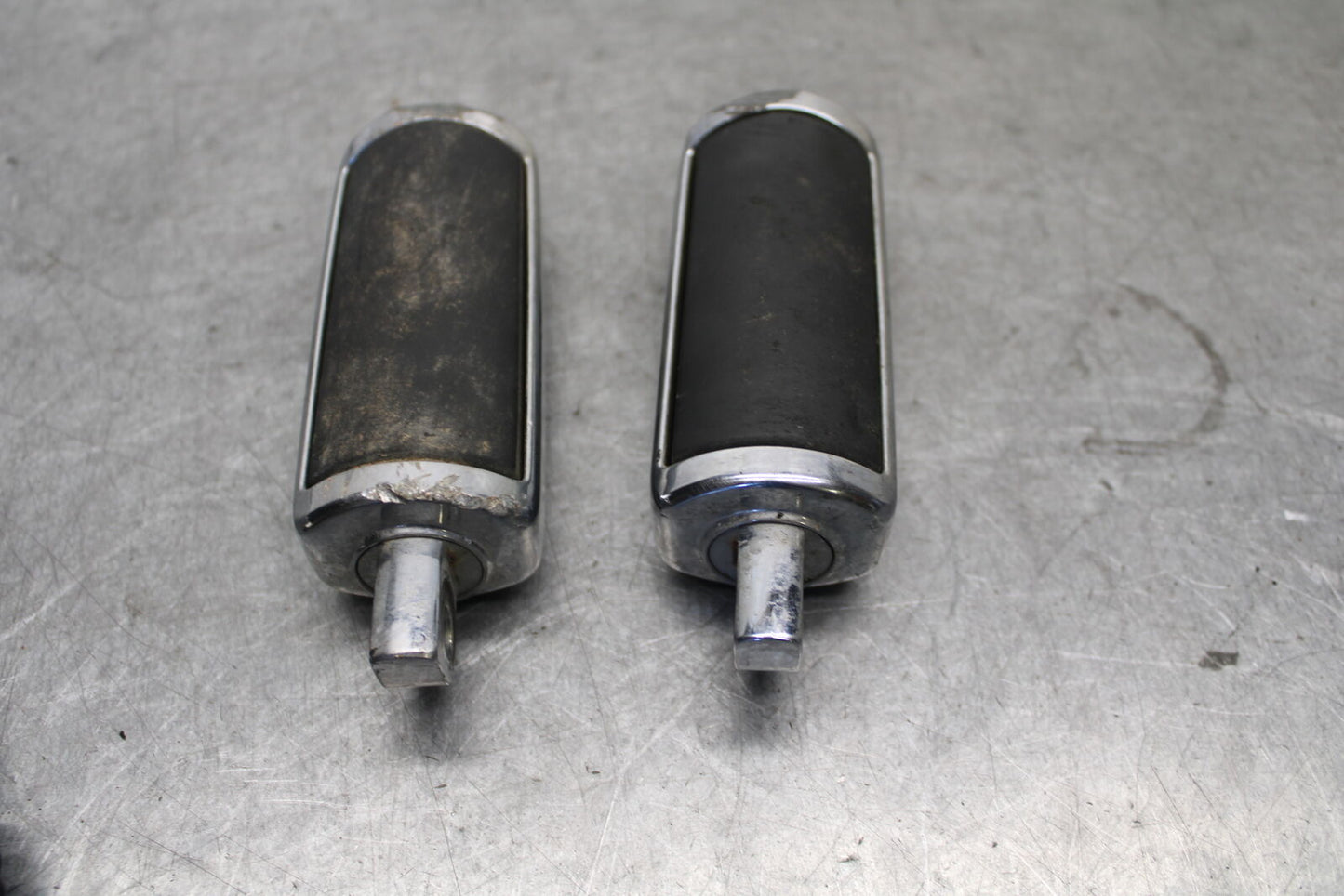 04-16 HARLEY-DAVIDSON SPORTSTER 883 FRONT REAR FOOT RESTS PEGS SET PAIR BB680