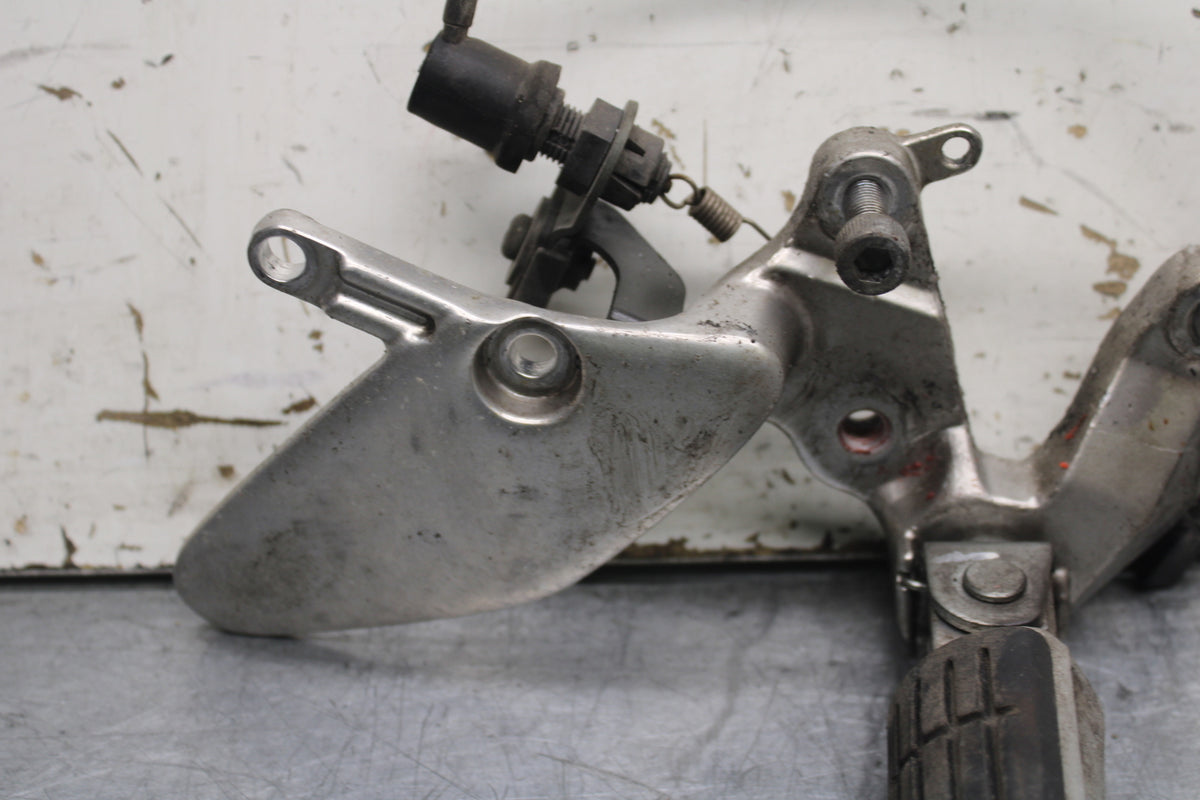 96-07 YAMAHA YZF600R RIGHT REARSET REAR SET DRIVER FOOT PEG REST STOP  BB746