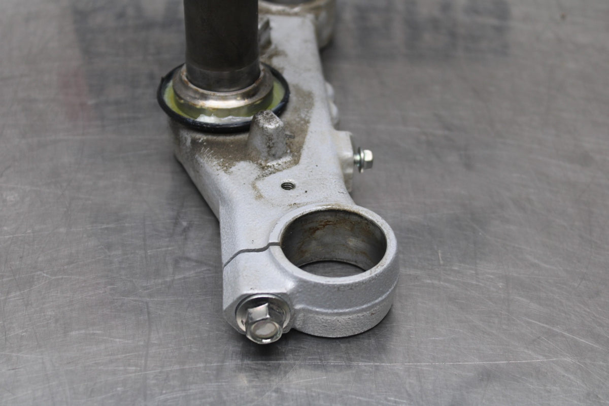 15 SUZUKI GW250F FRONT FORKS CLAMP LOWER TRIPLE TREE STEM BB789