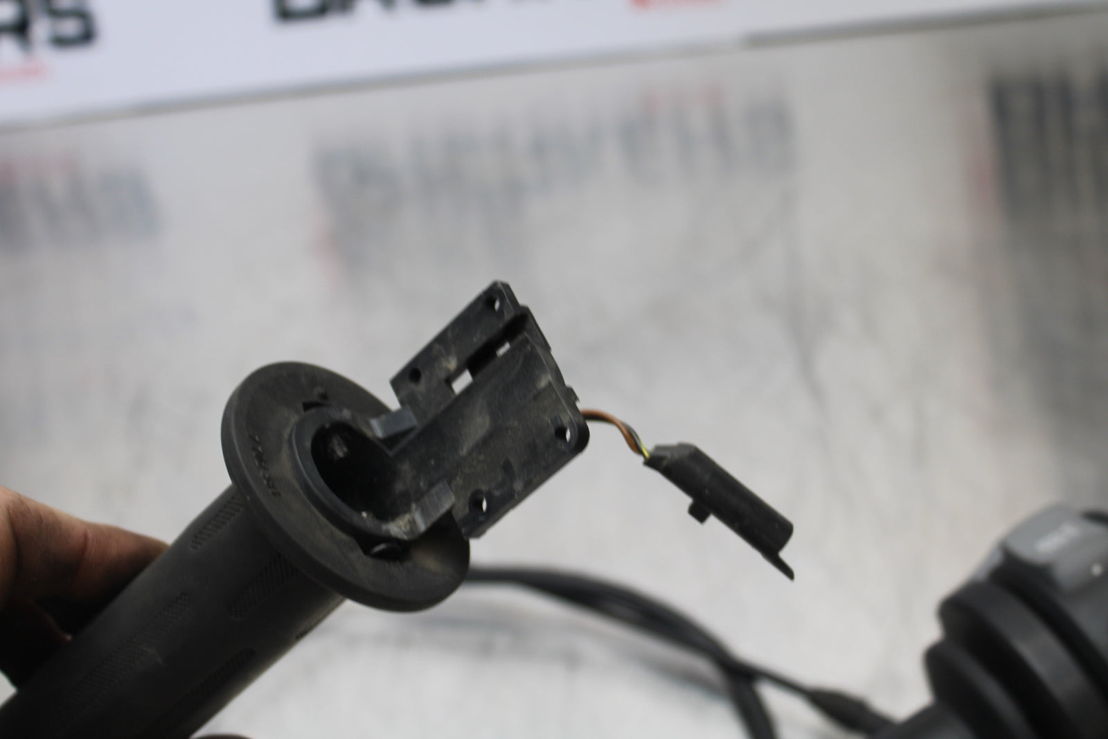 06-12 BMW F800ST THROTTLE CABLE LINE HOUSING GUIDE BB144