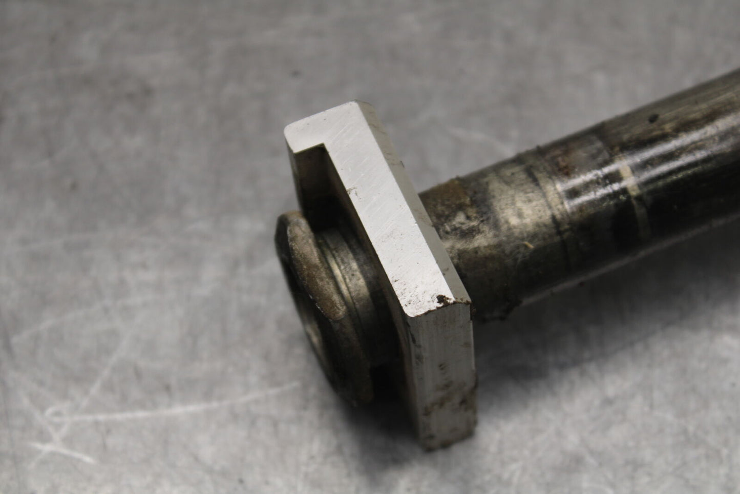 07-08 YAMAHA YZF R1 REAR AXLE BACK WHEEL RIM PIVOT BOLT AXEL BB724