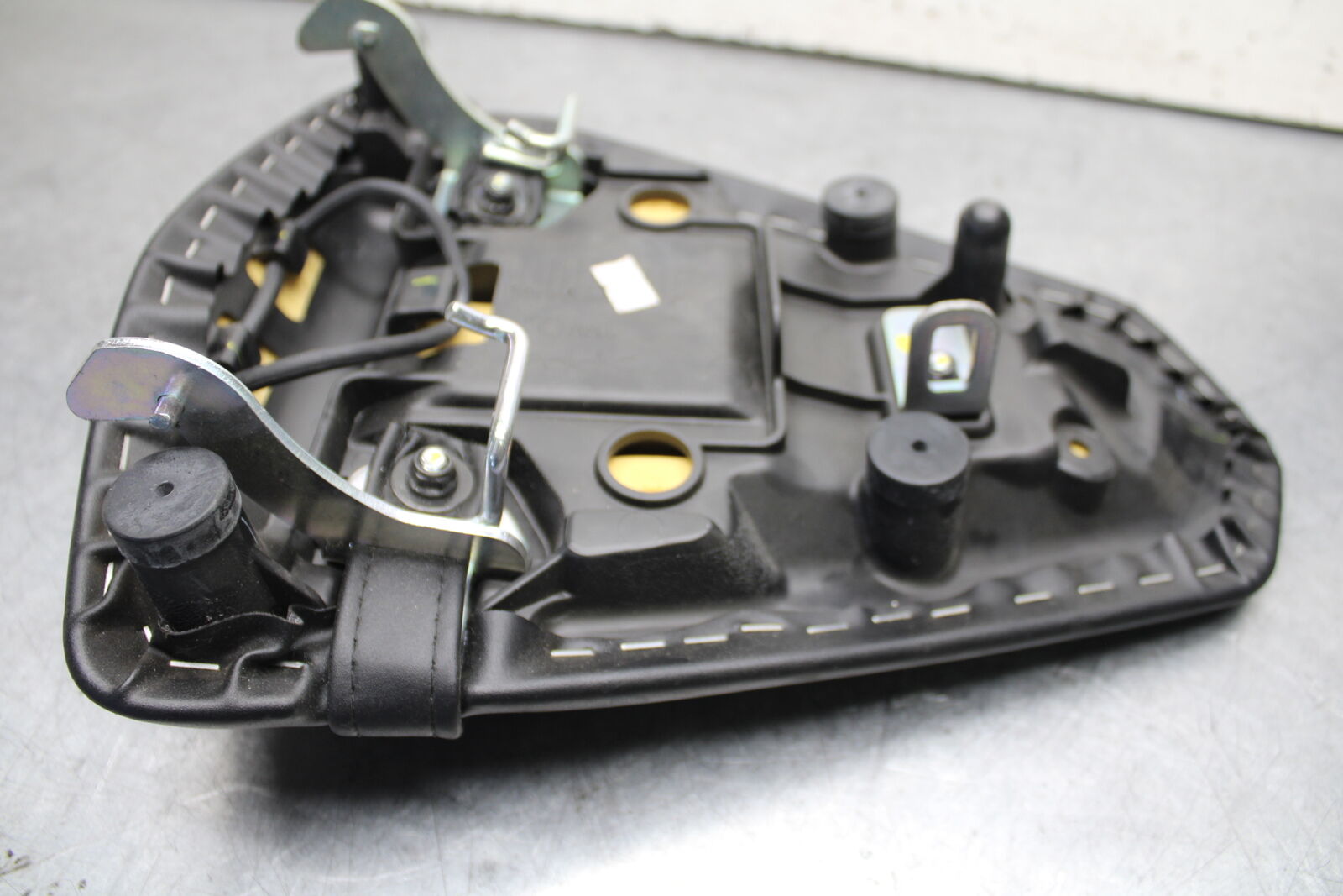 15-17 YAMAHA YZF R3 REAR BACK PASSENGER TANDEM SEAT PAD SADDLE PILLION BB651