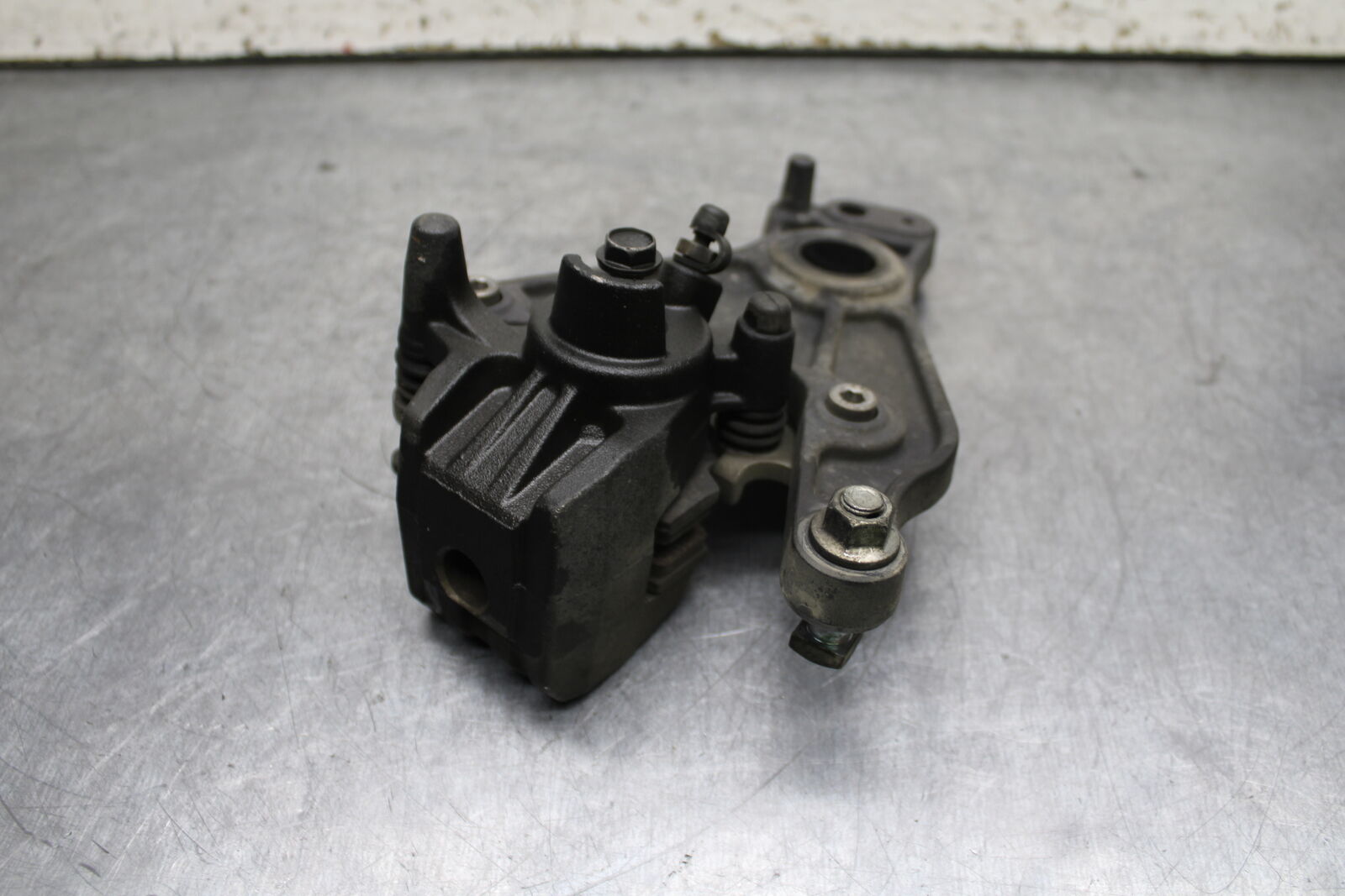 12-13 KAWASAKI Z1000 REAR BACK BRAKE CALIPER W MOUNT BRACKET BB743