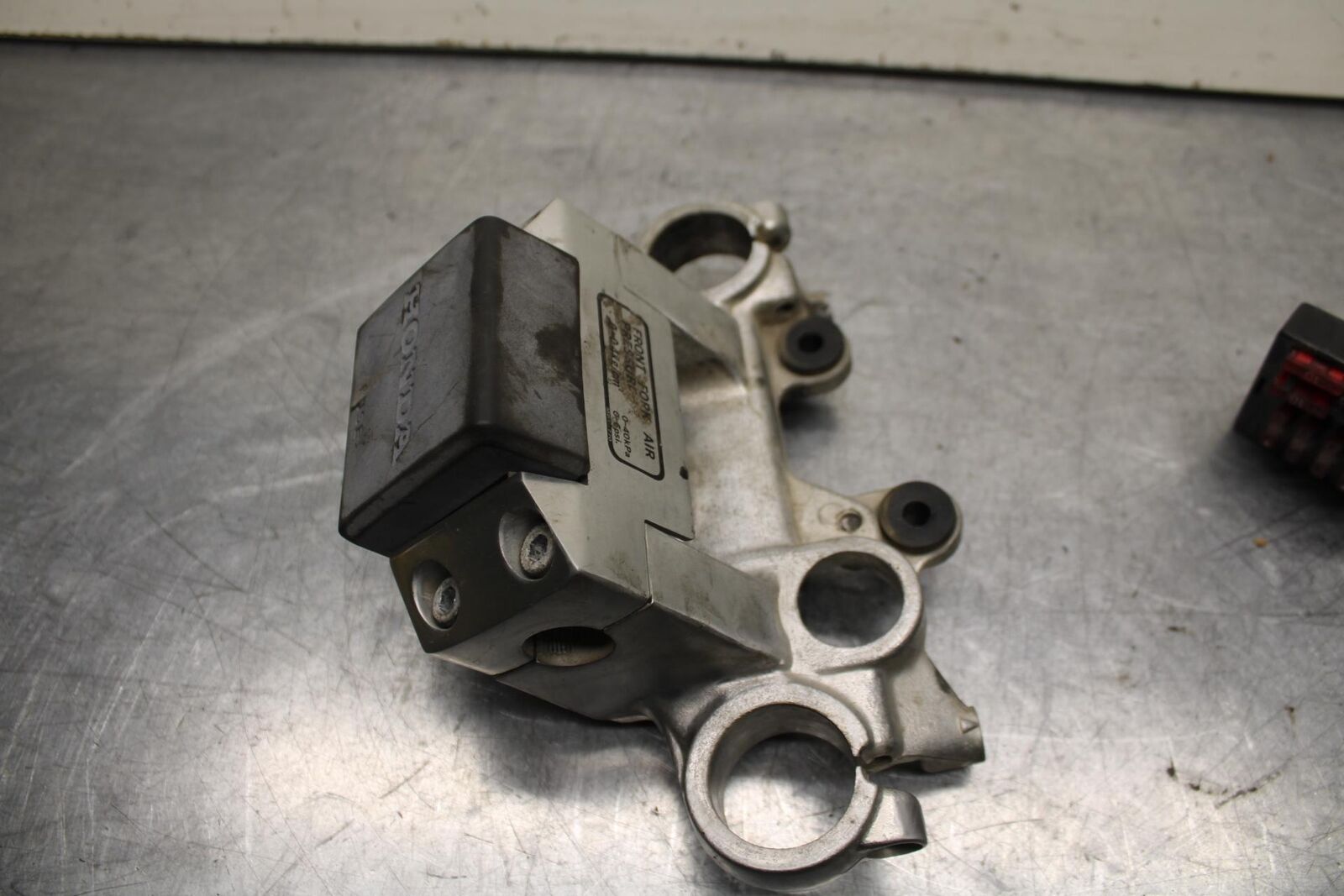 1985 Honda Shadow 500 VT500C FORKS UPPER TRIPLE TREE CLAMP 53230-MF5-000 BB615