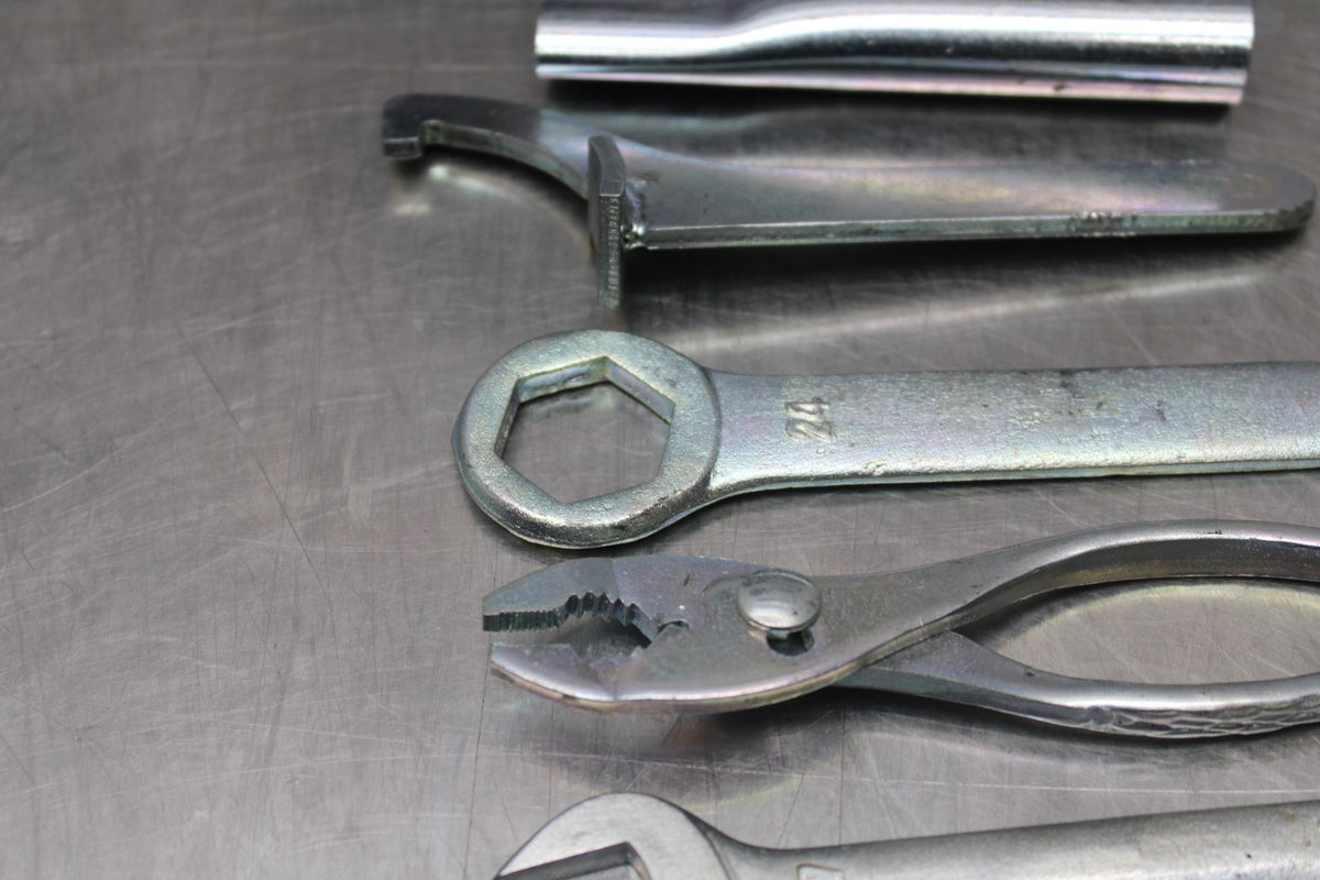15 SUZUKI GW250F STOCK TOOLS OEM TOOL BAG KIT SET BB789