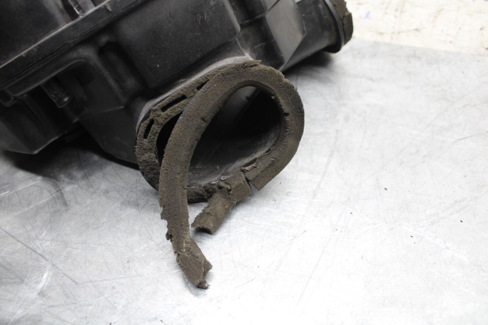 2007 Suzuki GSXR750 AIRBOX AIR INTAKE FILTER BOX 13700-02H03 BB546
