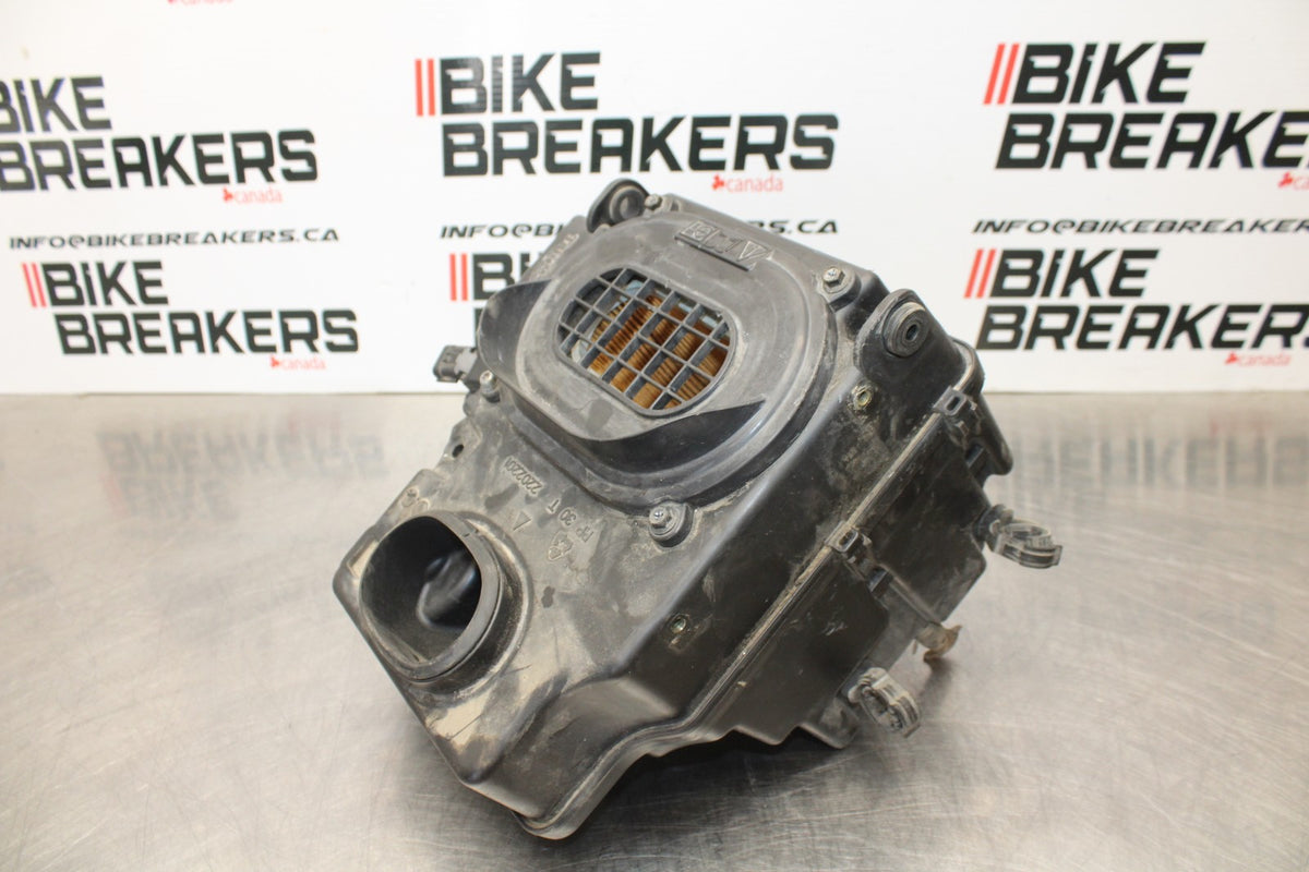 05 TRIUMPH ROCKET III AIRBOX AIR INTAKE FILTER BOX BB186