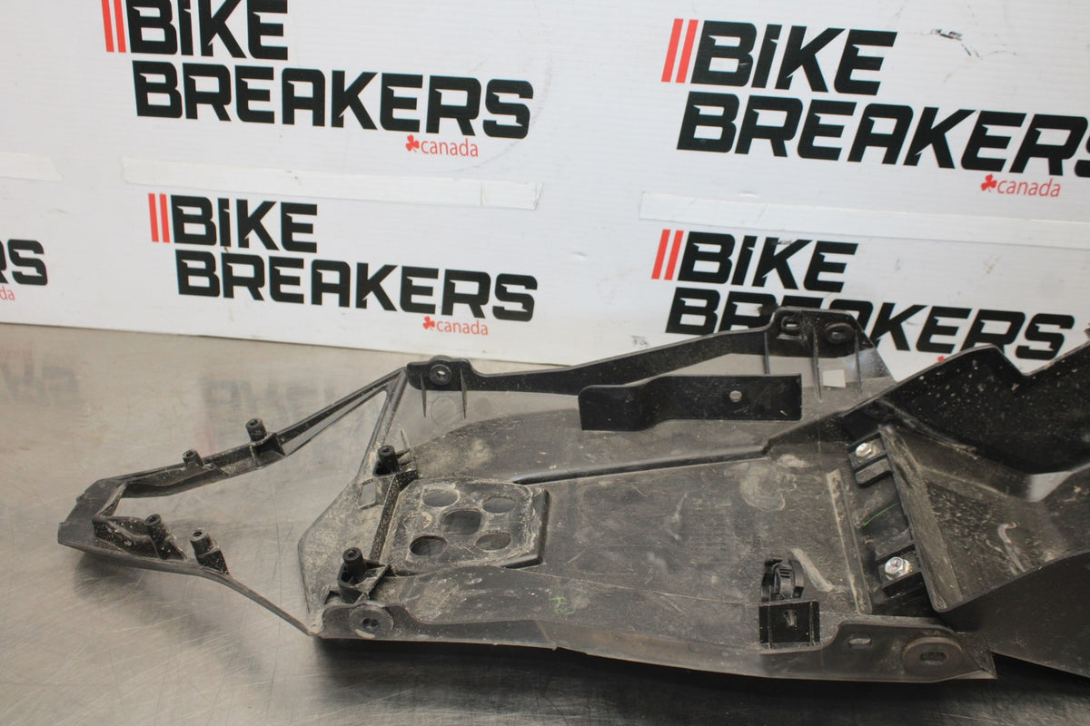 23-26 KAWASAKI NINJA ZX4RR REAR BACK TAIL UNDERTAIL BATTERY TRAY PLASTIC BB898