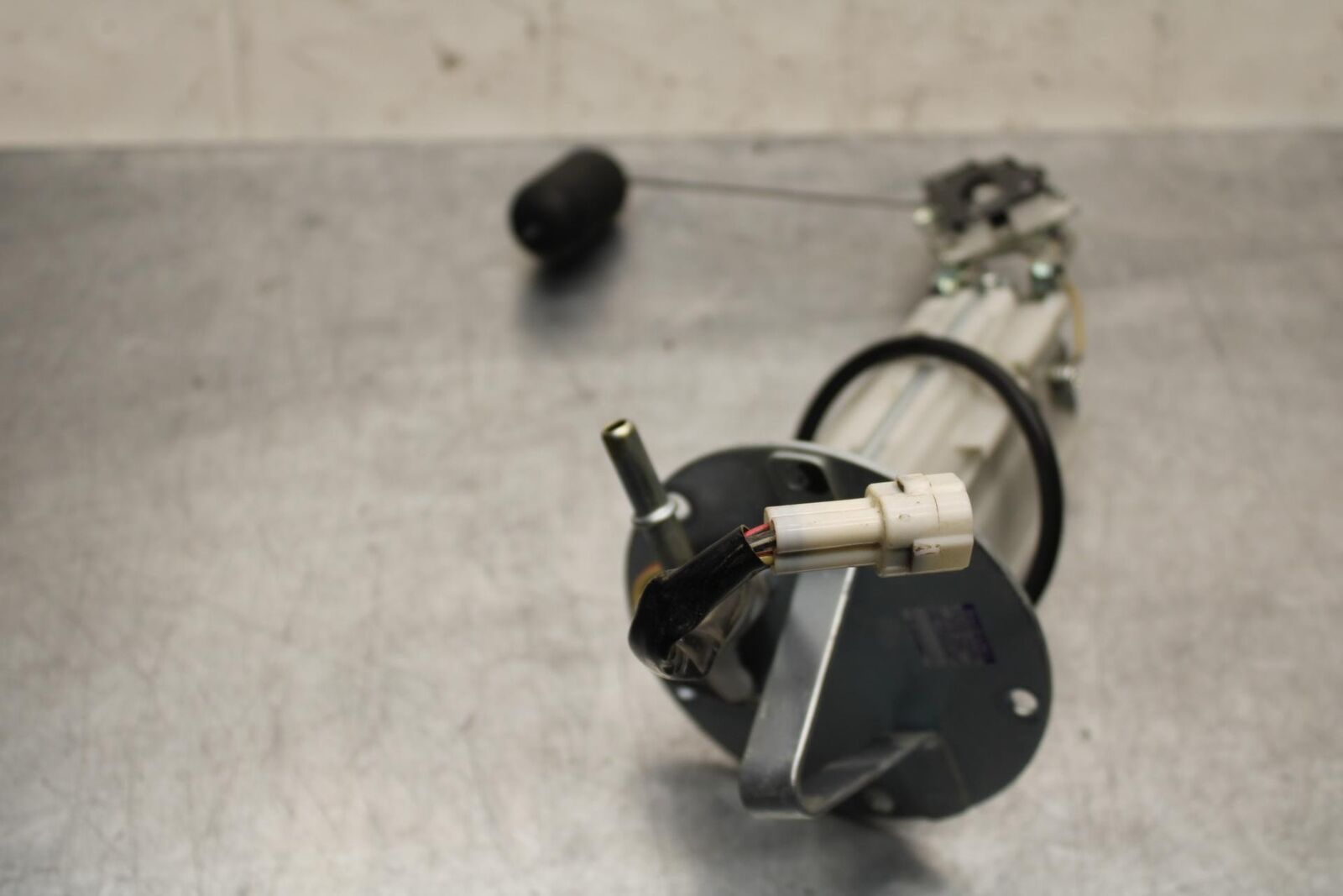 2015 Suzuki GSXR750 FUEL PUMP GAS PETROL SENDER UNIT 15100-14J01 BB595