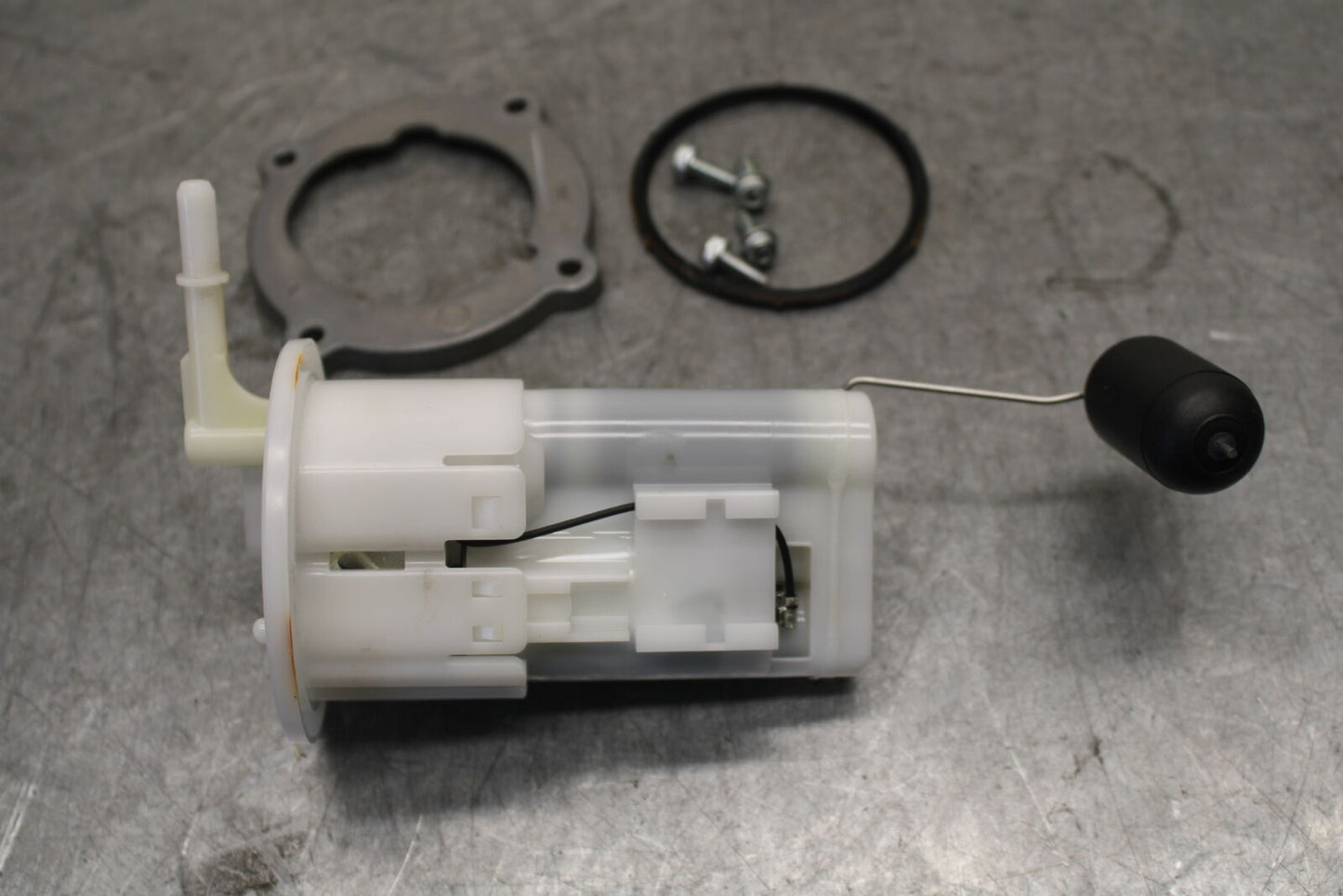 22-24 YAMAHA XSR900 FUEL PUMP GAS PETROL SENDER UNIT  BB683