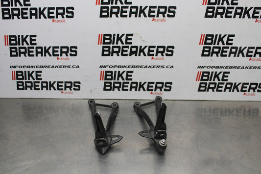 13-18 KAWASAKI NINJA ZX6R REAR BACK PASSENGER PEG SET PAIR BB735