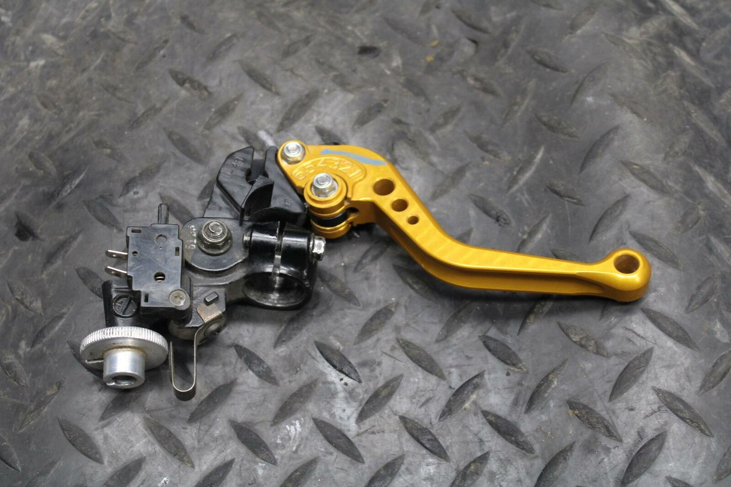04-05 YAMAHA YZF R1 CLUTCH PERCH MOUNT WITH  BENT LEVER  BB225