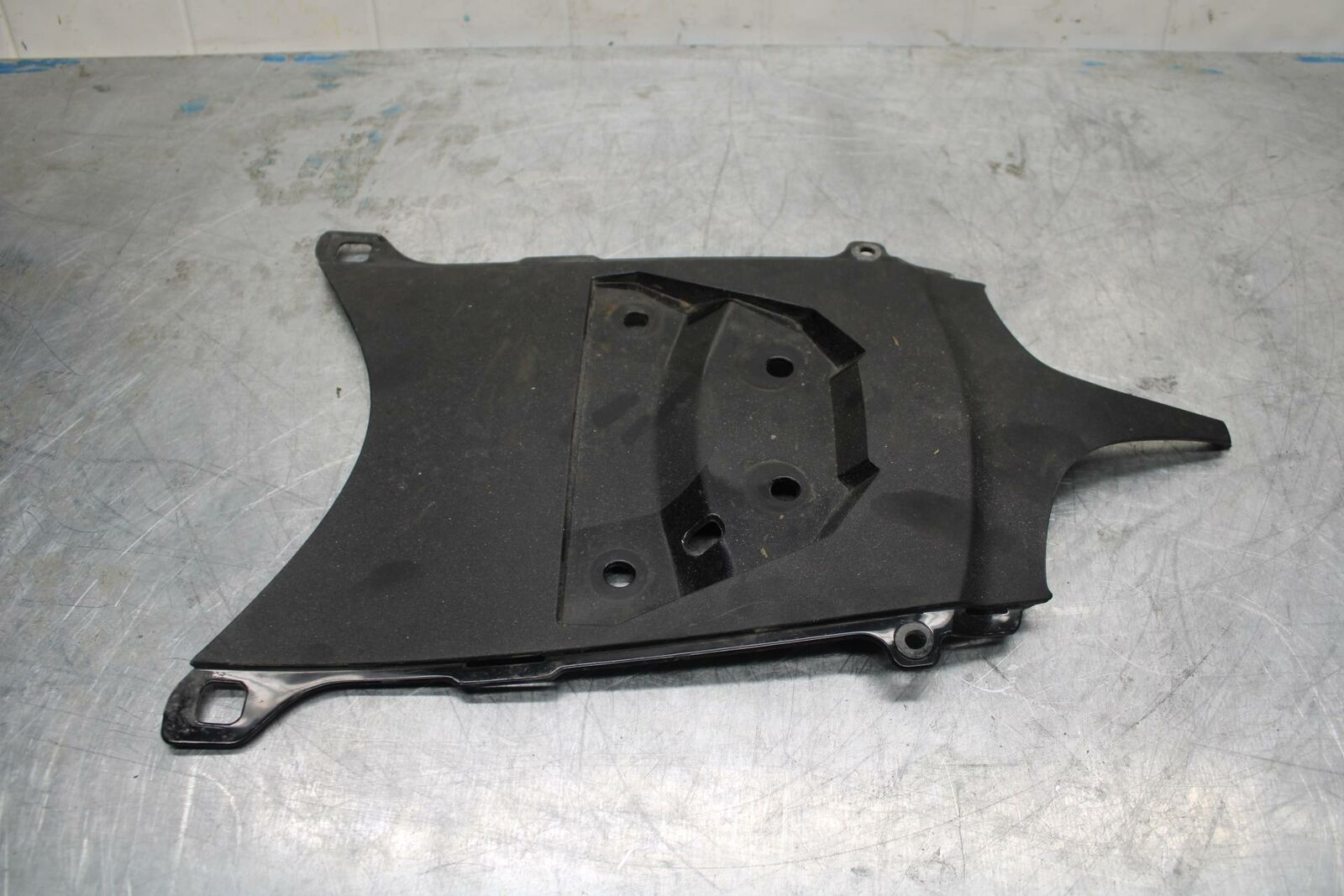 15-21 SUZUKI GSXR600 REAR BACK TAIL UNDERTAIL FAIRING COWL FENDER BB418