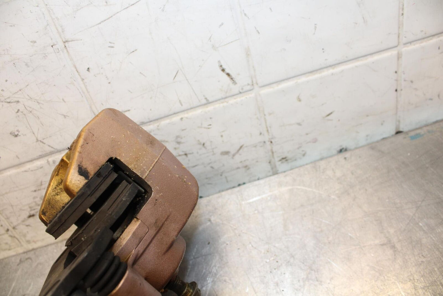 2003 Kawasaki Ninja ZX6RR ZX600K REAR BACK BRAKE CALIPER W MOUNT BRACKET BB66