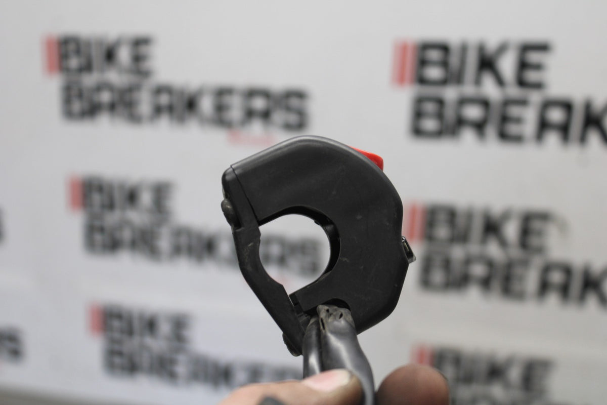 05-08 TRIUMPH SPEED TRIPLE 1050 RIGHT CLIP ON HANDLE KILL OFF START SWITCH BB933