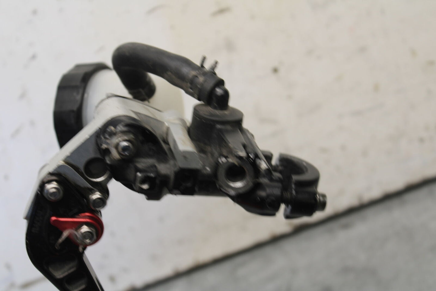 05-06 SUZUKI GSXR1000 FRONT BRAKE MASTER CYLINDER w/ LEVER 59600-47H10 BB677