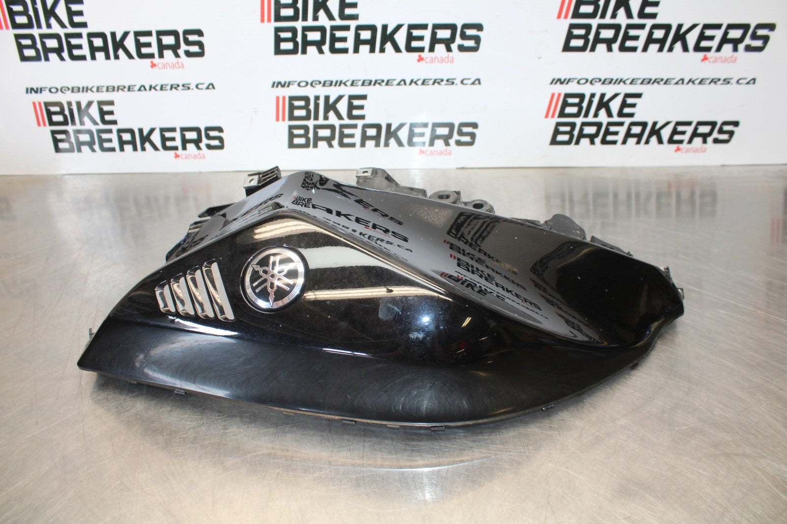22-25 YAMAHA YZF R7 RIGHT GAS TANK FUEL CELL PANEL COVER TRIM COWL BB176