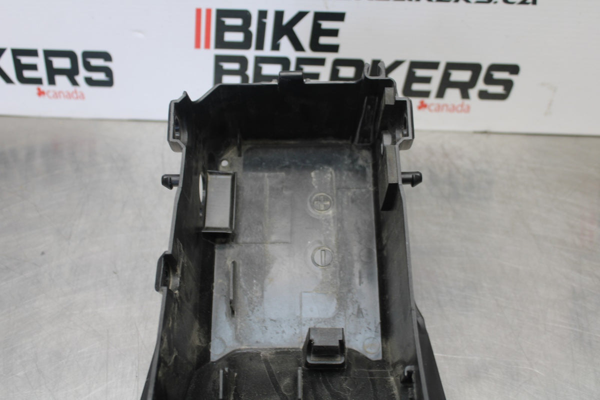 23-24 YAMAHA MT-07 REAR BACK TAIL UNDERTAIL BATTERY TRAY PLASTIC BB194