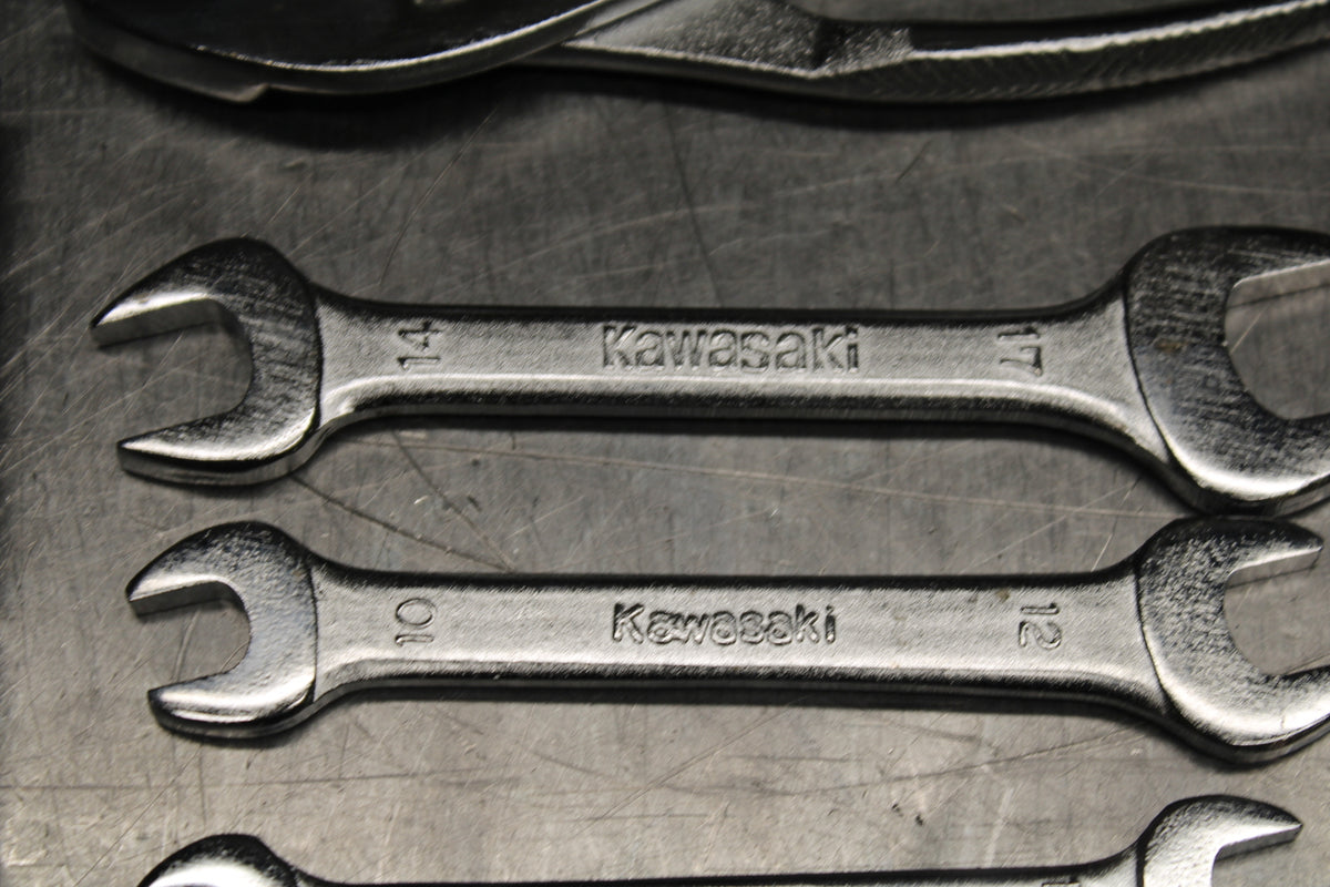 04 KAWASAKI VULCAN 1500 STOCK TOOLS OEM TOOL BAG KIT SET BB762