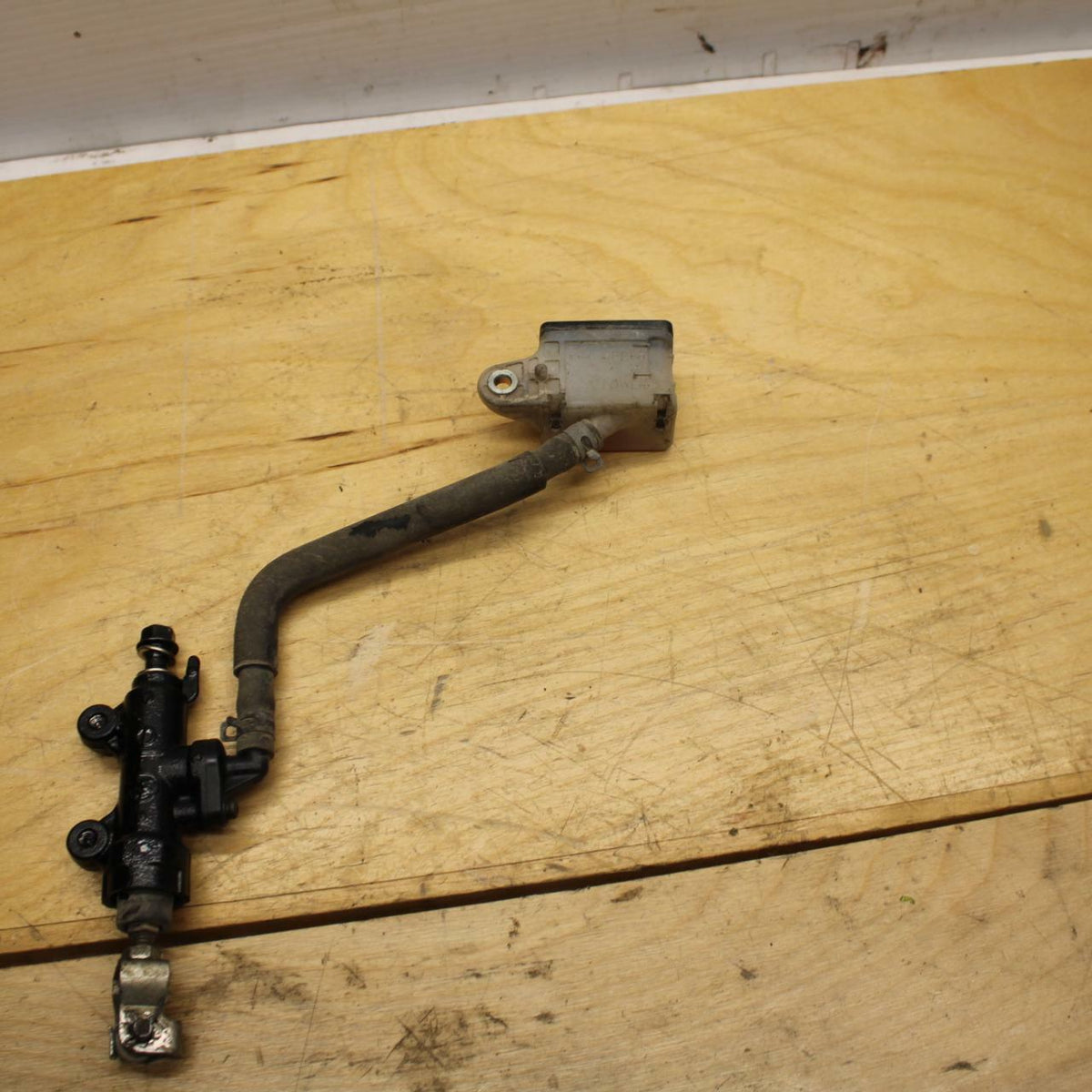 13-15 HONDA CBR500R REAR  BRAKE MASTER CYLINDER W RESERVOIR 43510-MGZ-D01 BB315