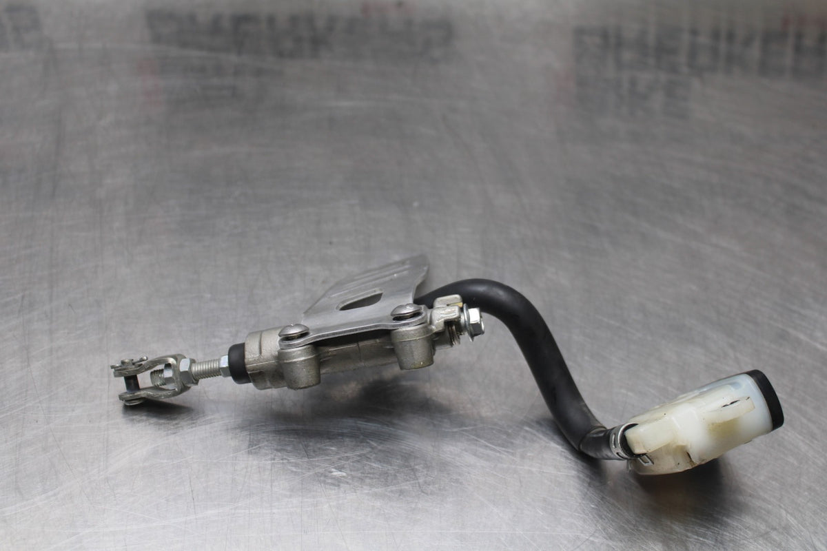06-07 SUZUKI GSXR 600 REAR BACK BRAKE MASTER CYLINDER W RESERVOIR BB845