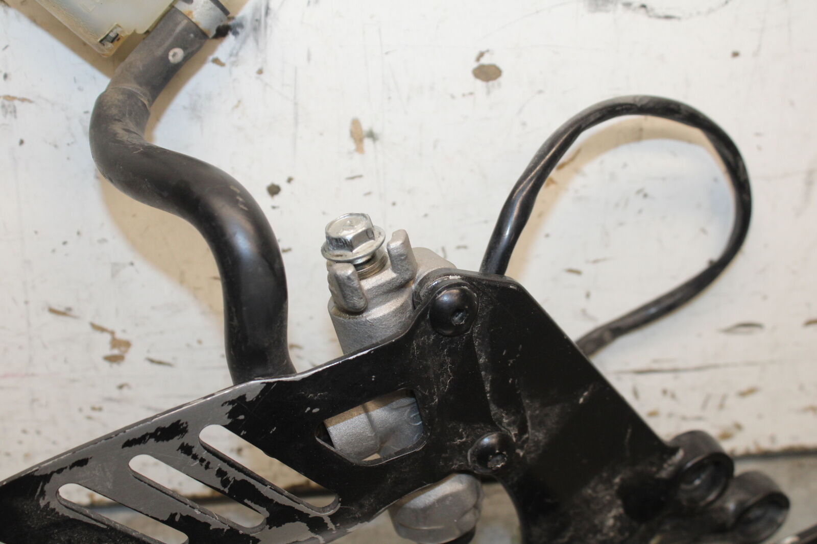 08-09 SUZUKI GSXR600 RIGHT REARSET REAR SET DRIVER FOOT PEG REST STOP BB728