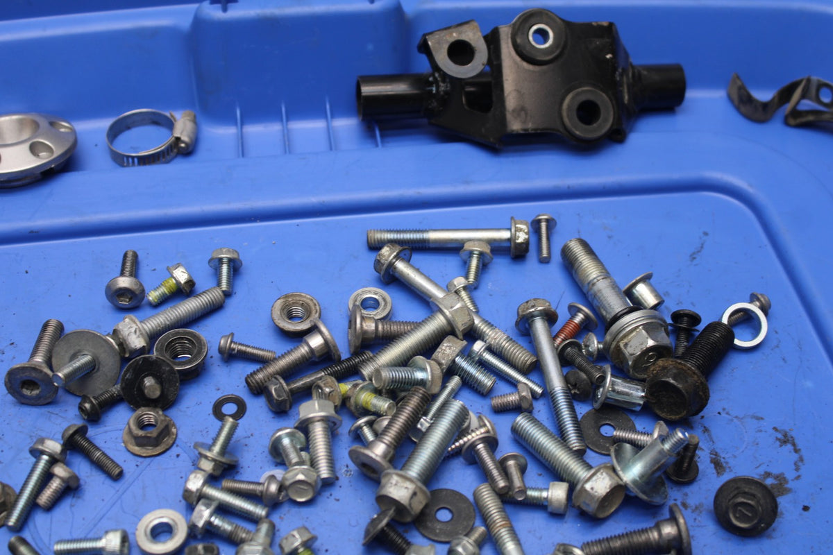 13 KAWASAKI NINJA 650 EX650F ABS BOLTS HARDWARE MOTOR SCREWS BB828