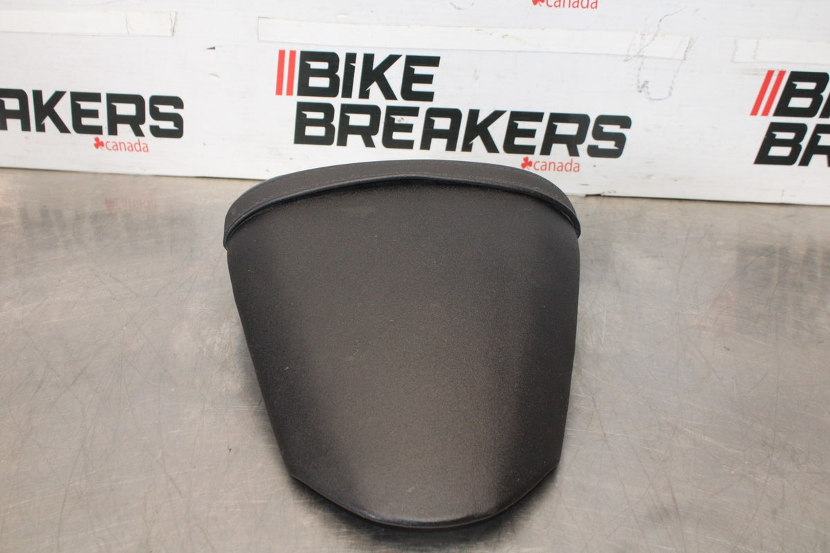 13-18 KAWASAKI NINJA ZX6R REAR BACK PASSENGER TANDEM SEAT PAD SADDLE BB908