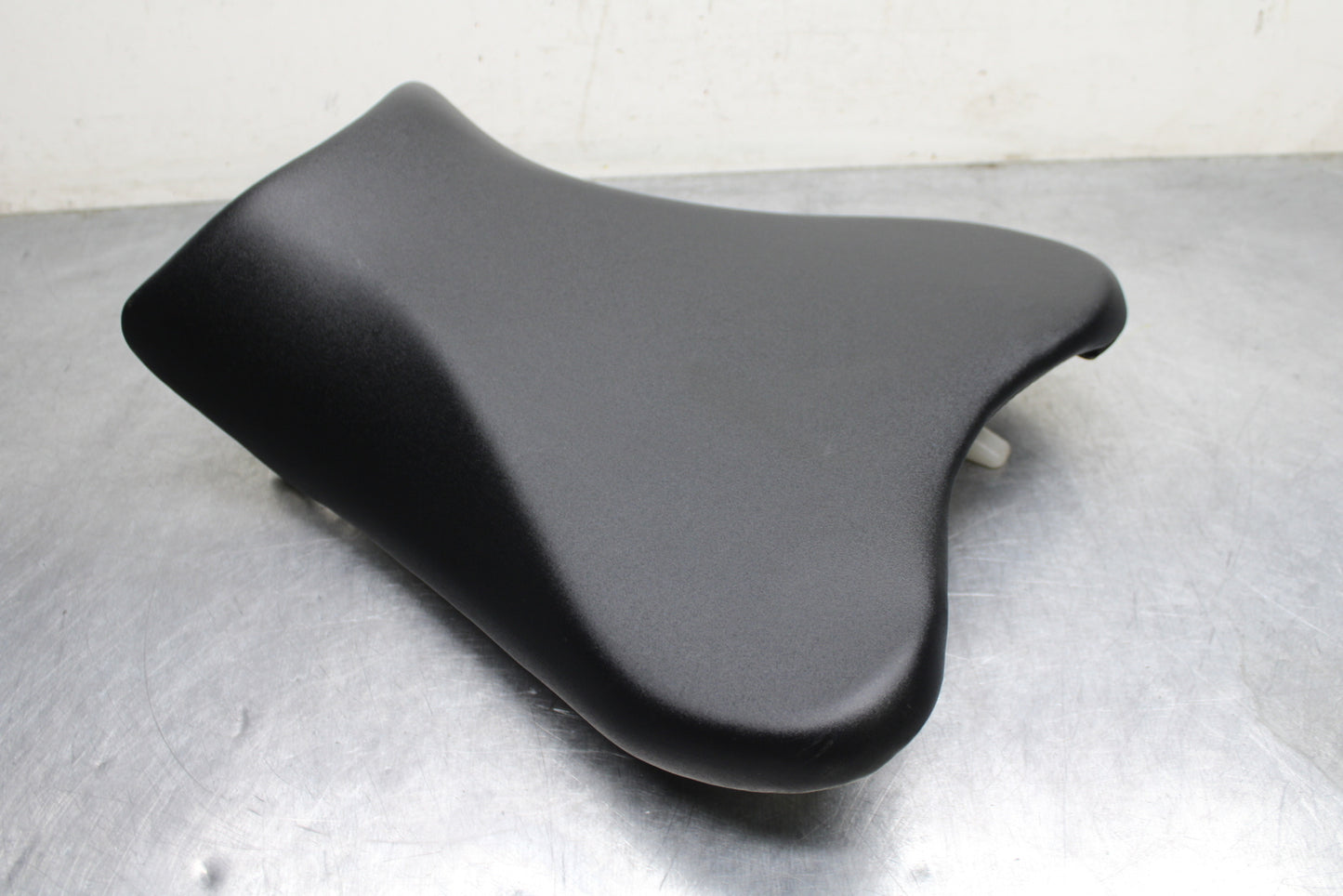 09 SUZUKI GSXR600 FRONT DRIVERS SEAT PAD SADDLE PILLION BB759