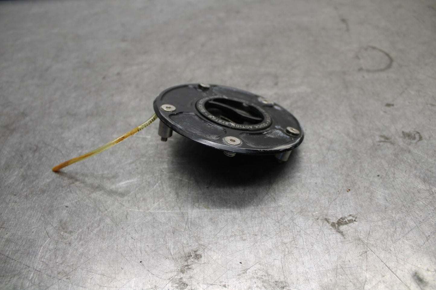 05-06 SUZUKI GSXR1000 FUEL TANK GAS CAP BB677